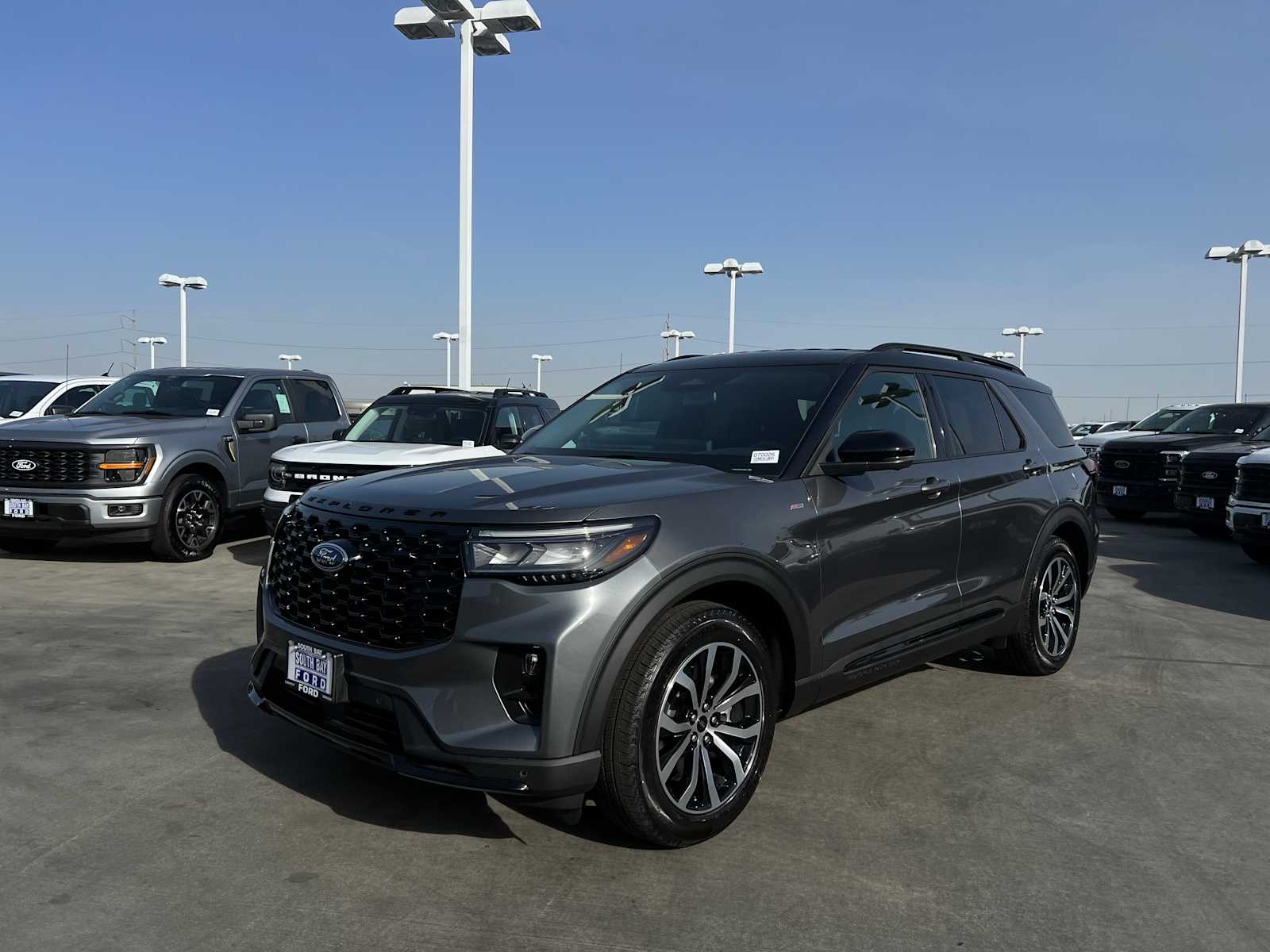 2025 Ford Explorer ST-Line