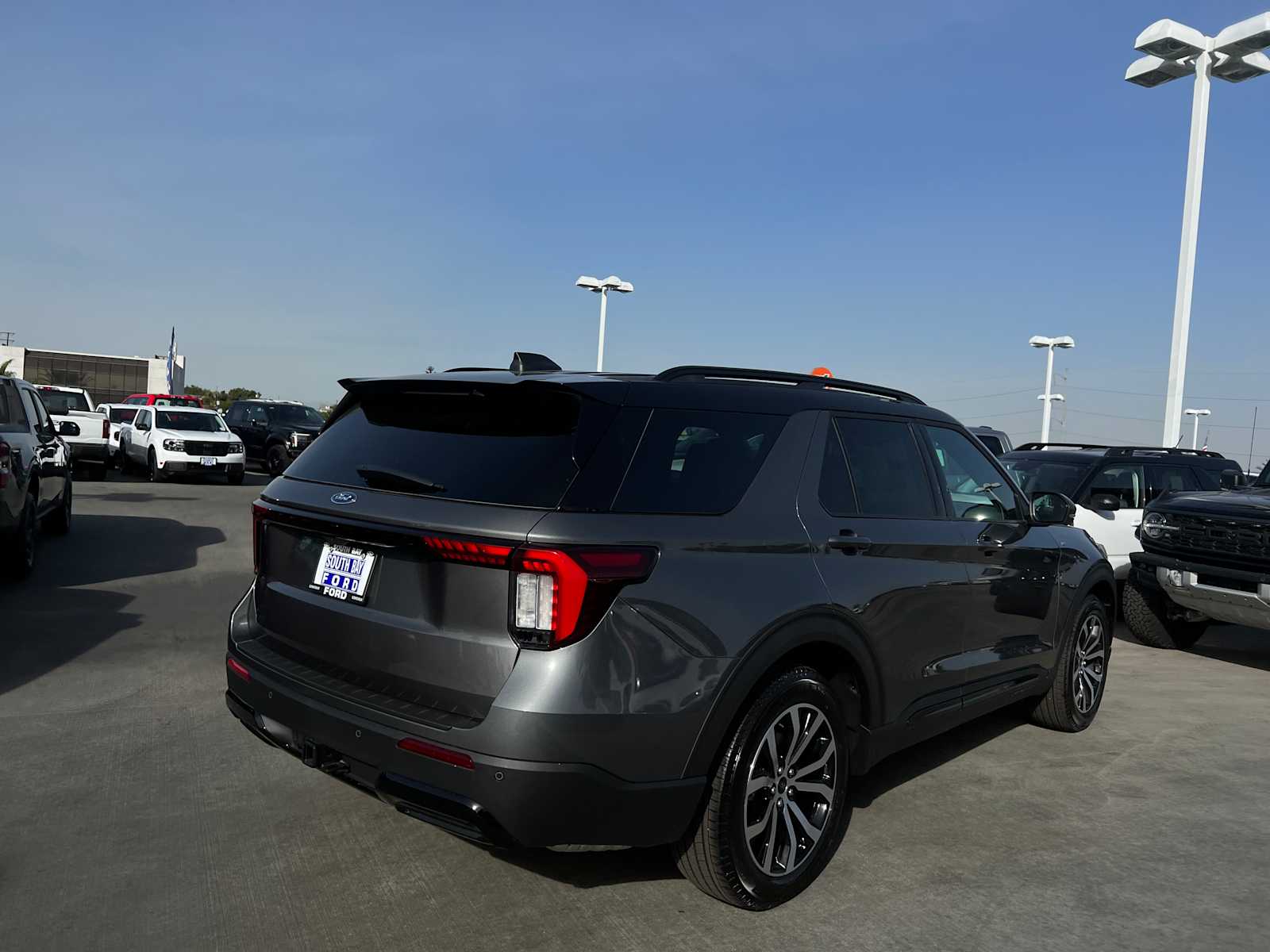 2025 Ford Explorer ST-Line