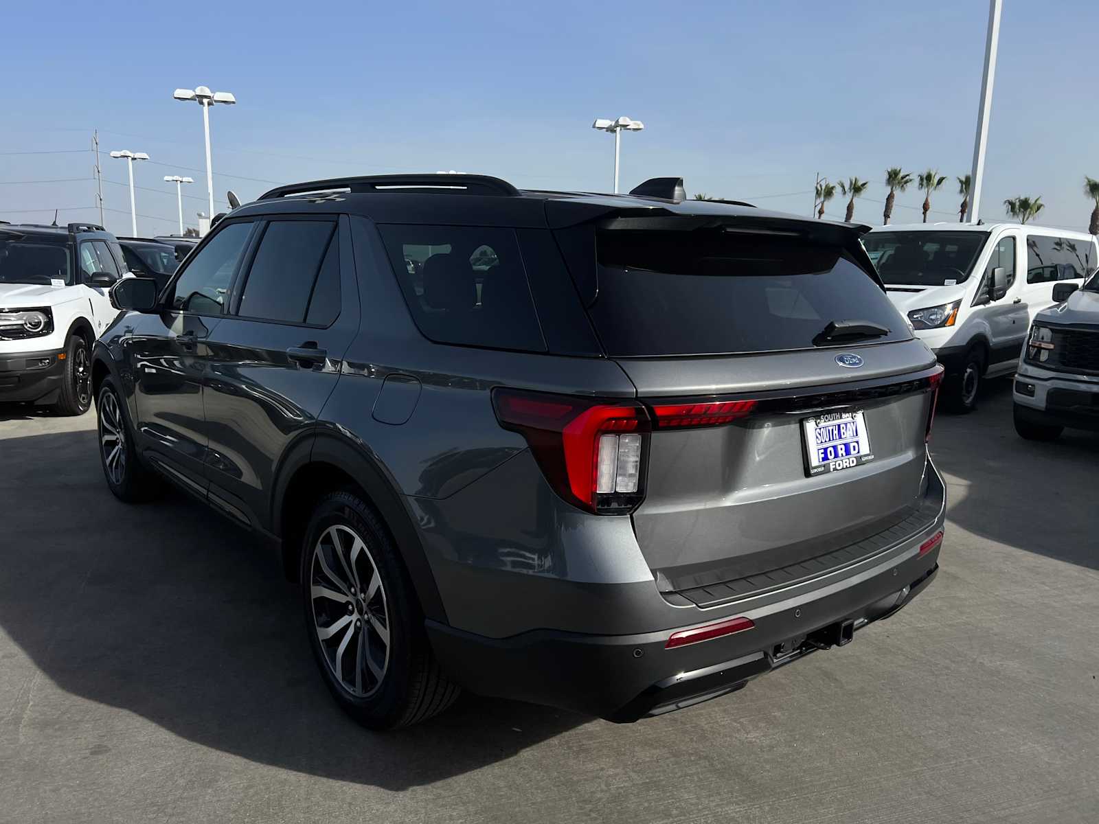 2025 Ford Explorer ST-Line
