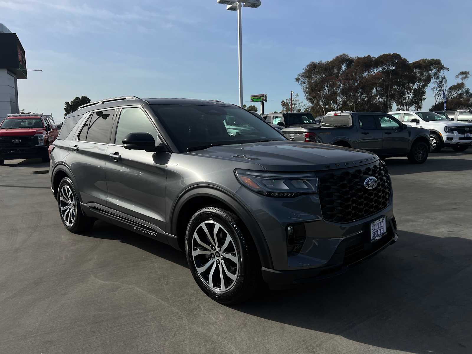 2025 Ford Explorer ST-Line