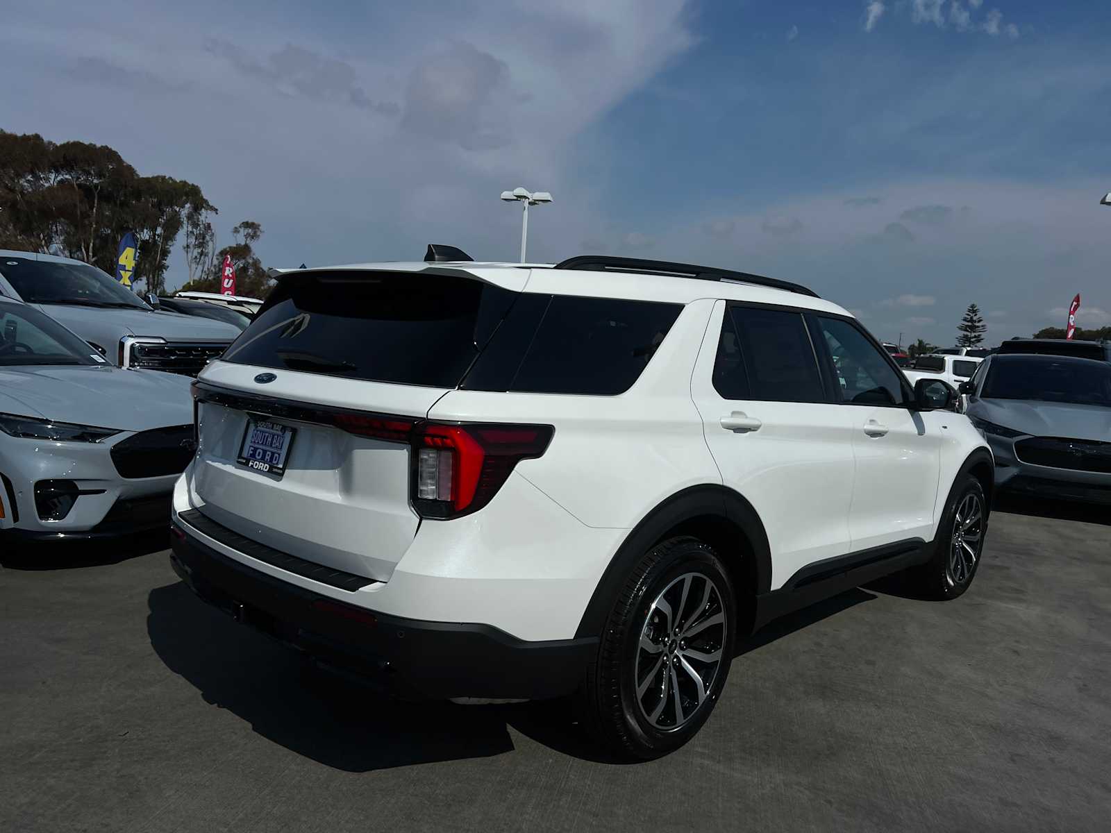 2025 Ford Explorer ST-Line