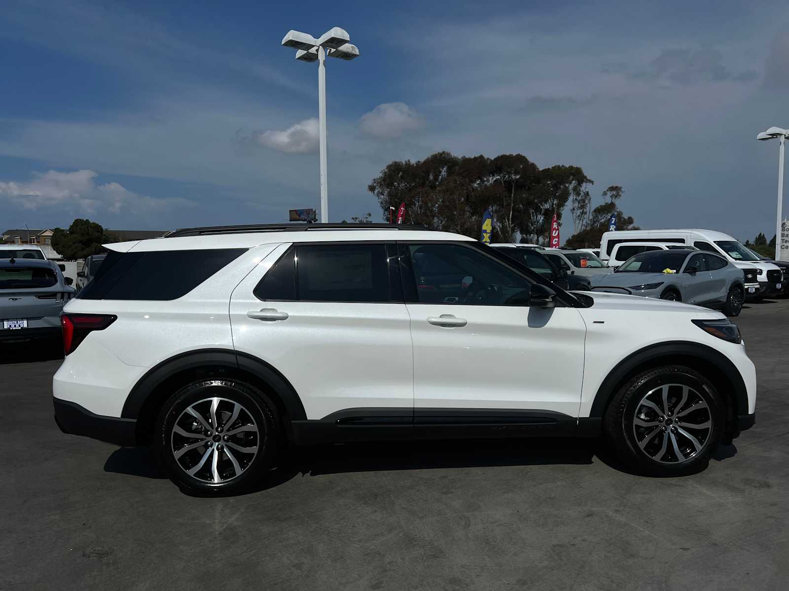 2025 Ford Explorer ST-Line