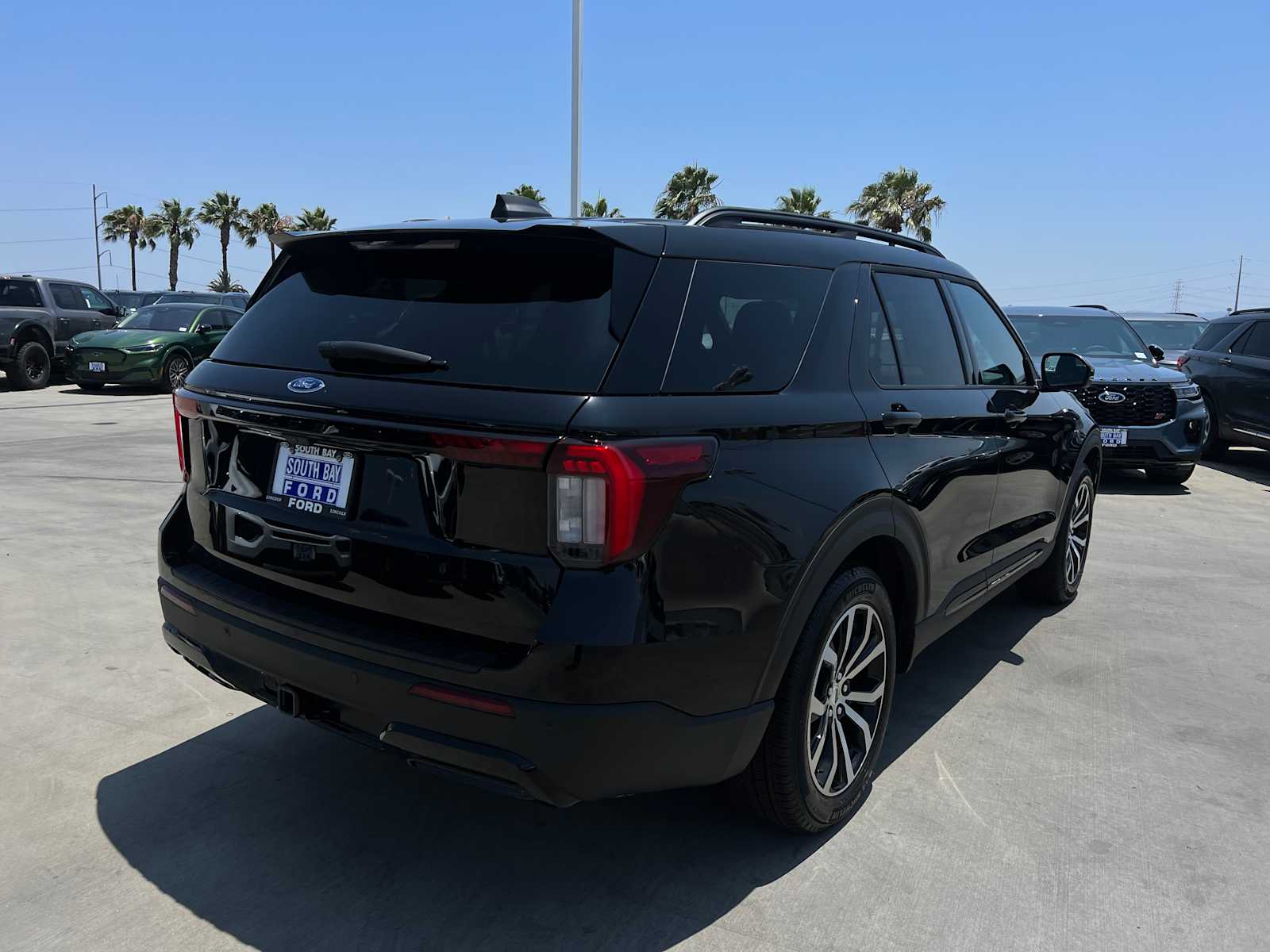 2025 Ford Explorer ST-Line