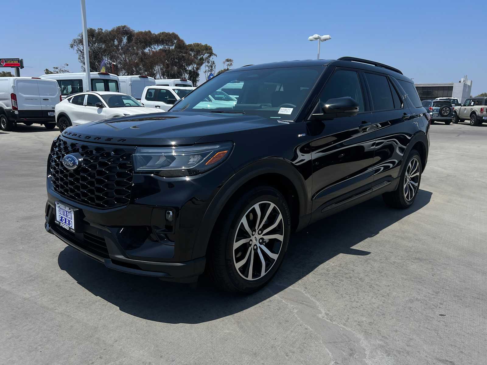 2025 Ford Explorer ST-Line