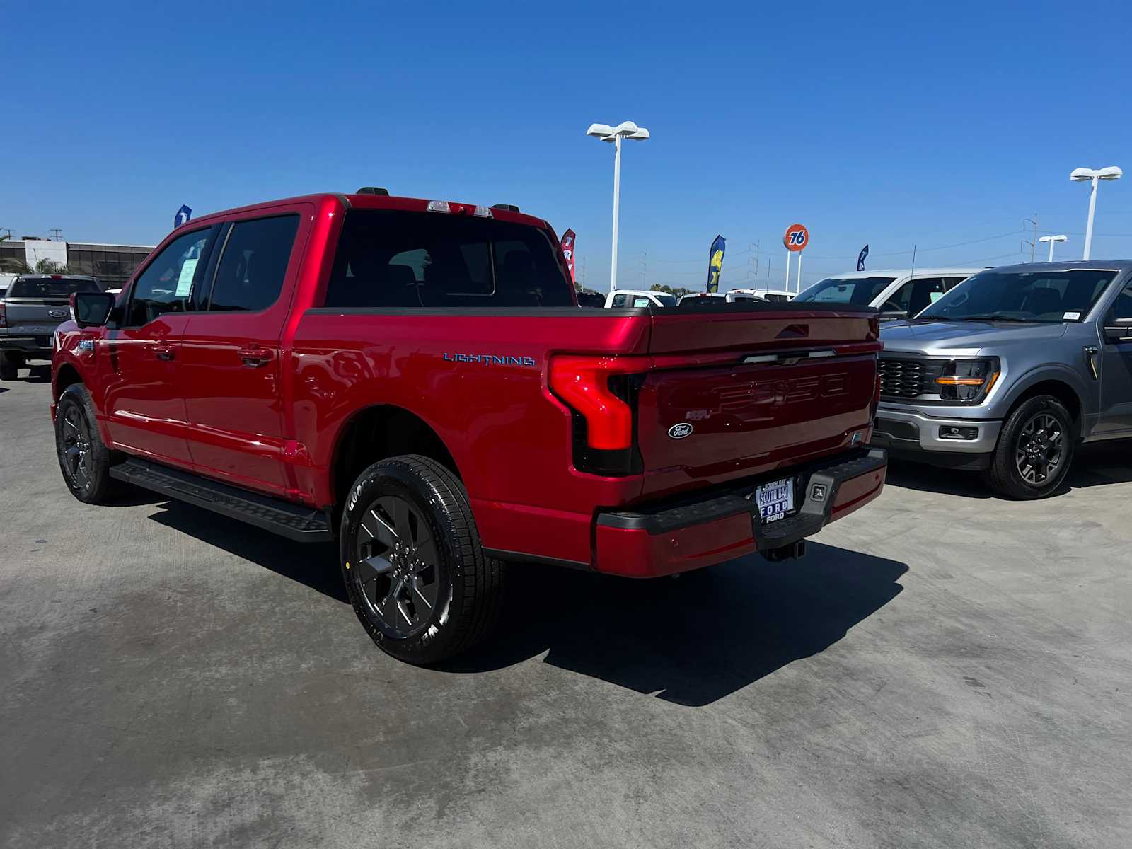 2024 Ford F-150 Lightning LARIAT 4WD SuperCrew 5.5 Box