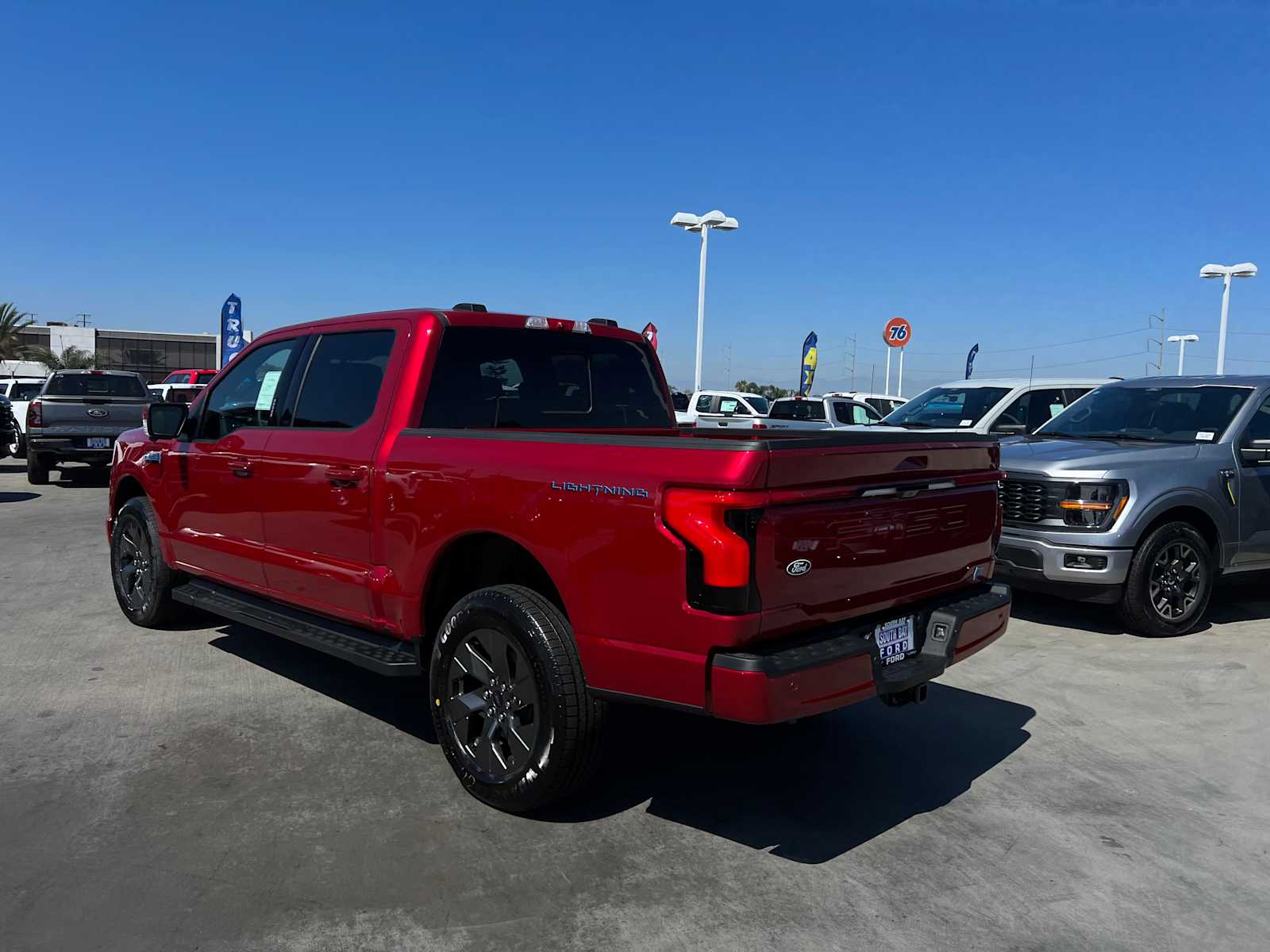 2024 Ford F-150 Lightning LARIAT 4WD SuperCrew 5.5 Box