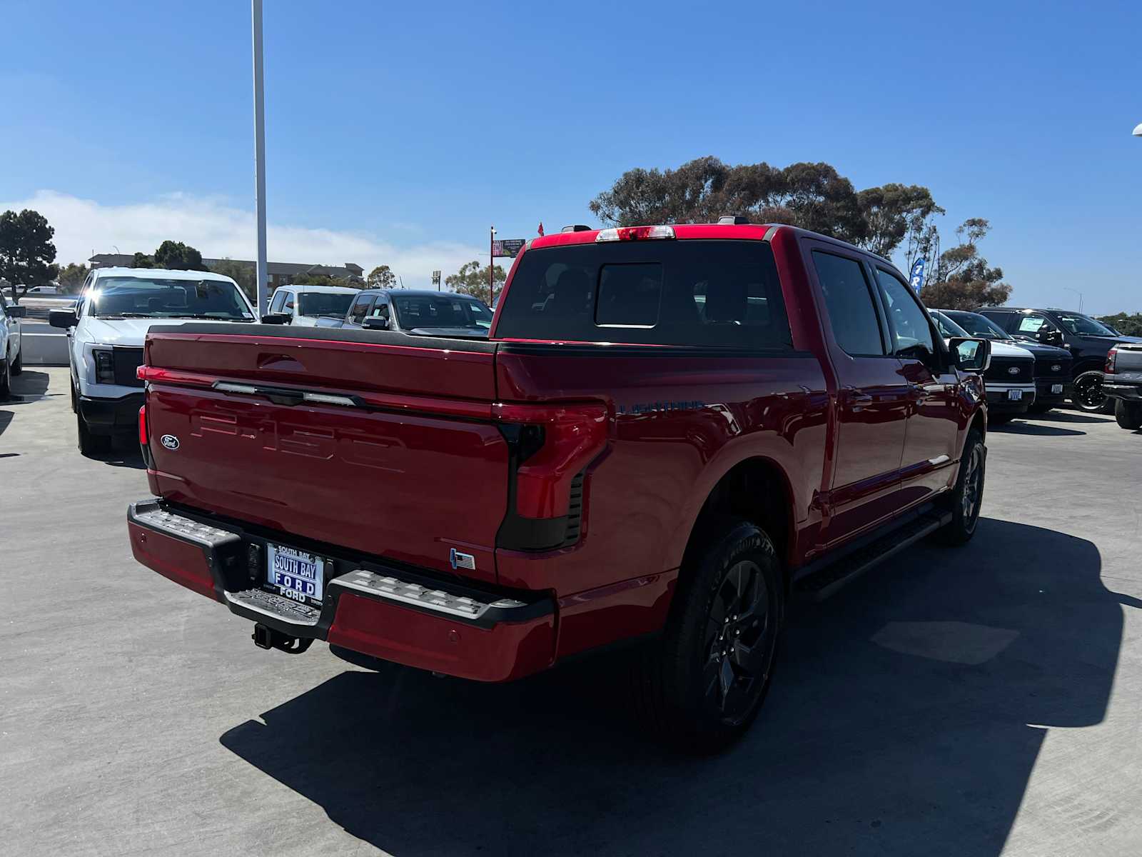 2024 Ford F-150 Lightning LARIAT 4WD SuperCrew 5.5 Box