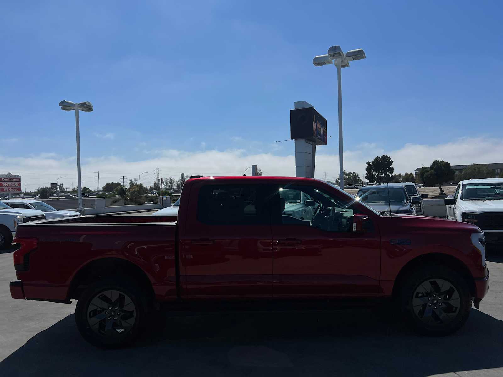 2024 Ford F-150 Lightning LARIAT 4WD SuperCrew 5.5 Box