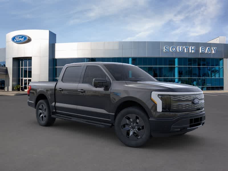 2024 Ford F-150 Lightning LARIAT 4WD SuperCrew 5.5 Box