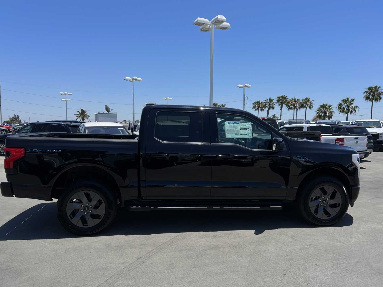 2024 Ford F-150 Lightning LARIAT 4WD SuperCrew 5.5 Box