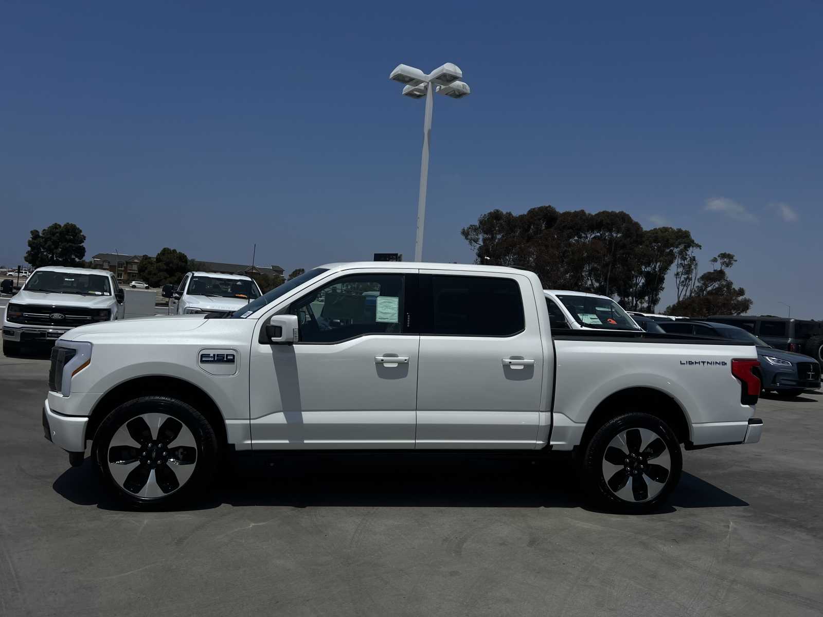 2024 Ford F-150 Lightning Platinum 4WD SuperCrew 5.5 Box