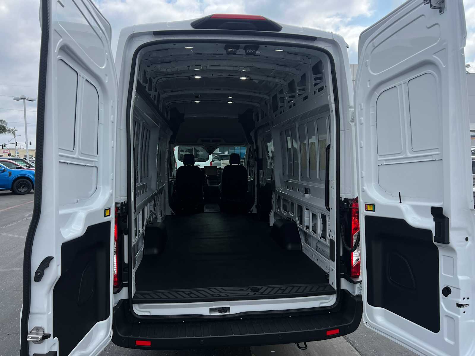 2025 Ford Transit 