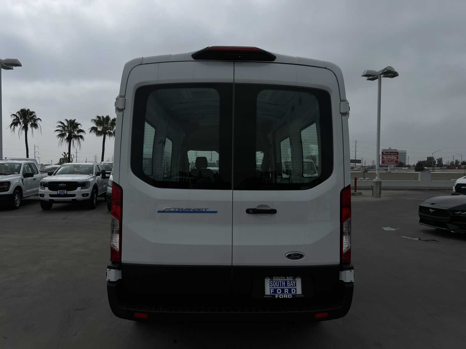 2023 Ford E-Transit 