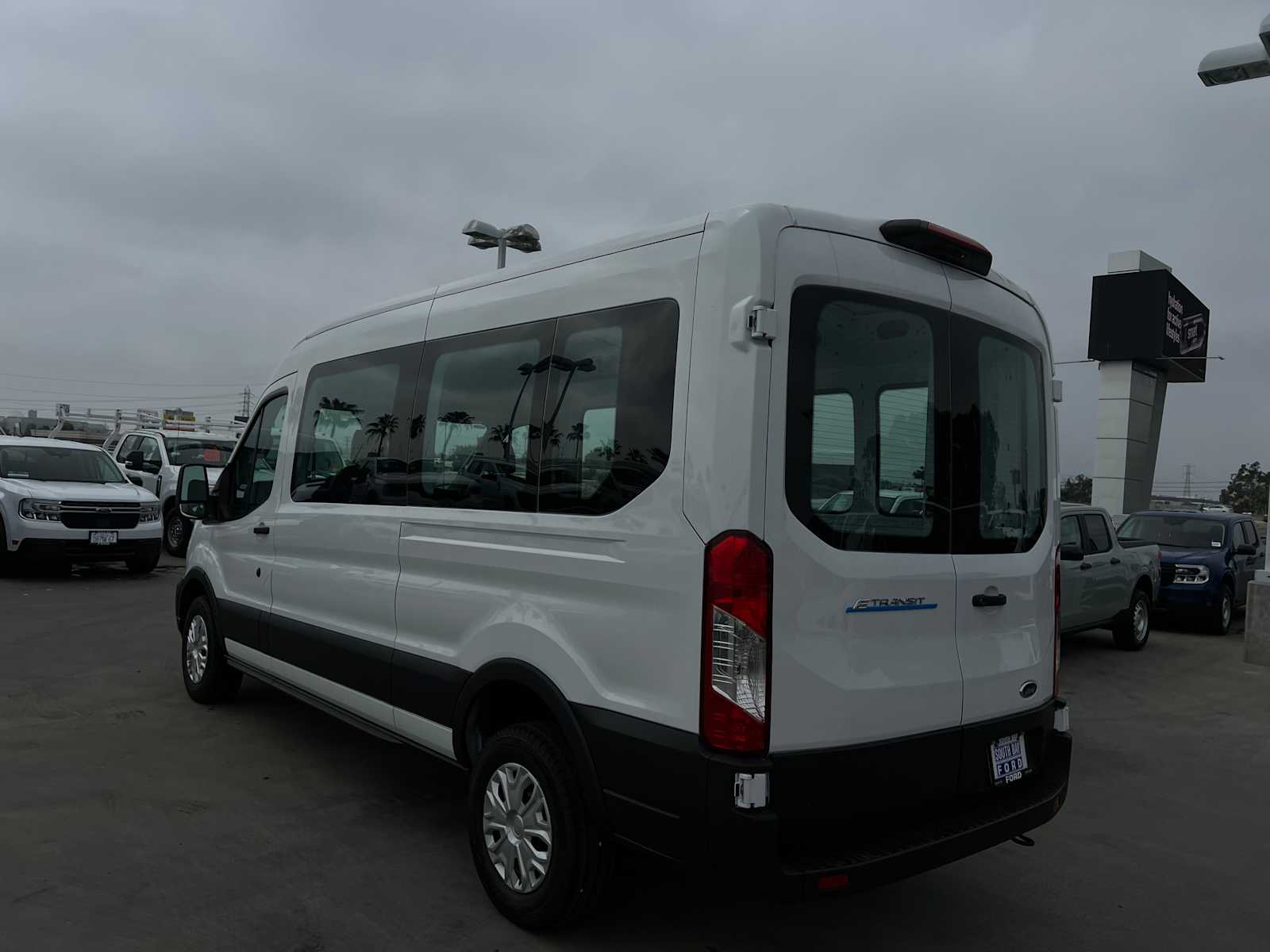 2023 Ford E-Transit 