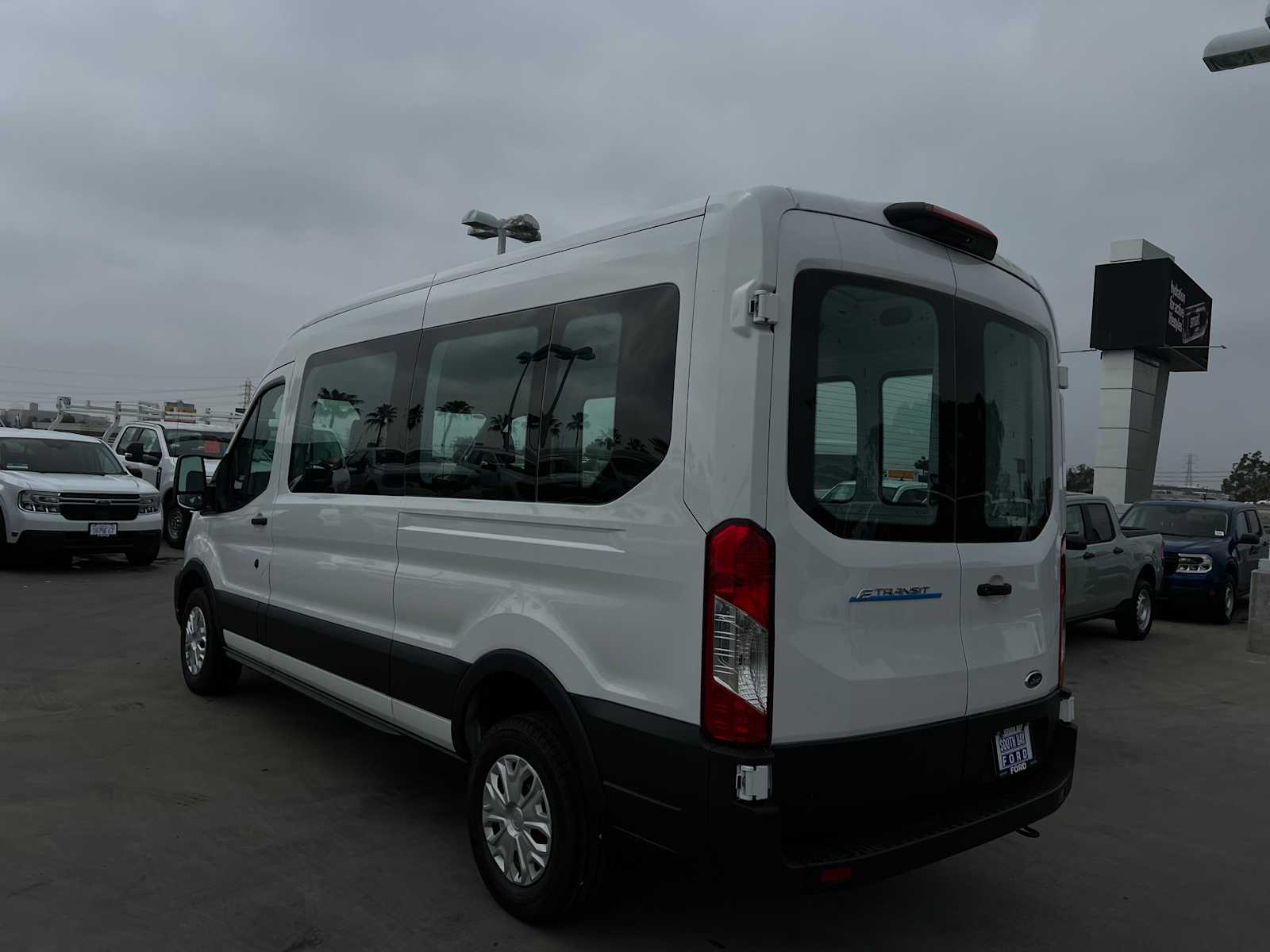 2023 Ford E-Transit 