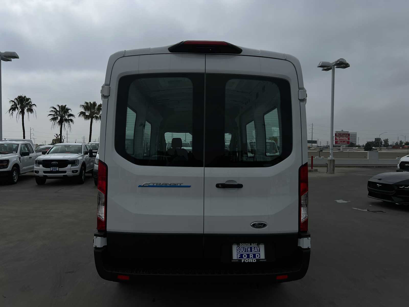 2023 Ford E-Transit 