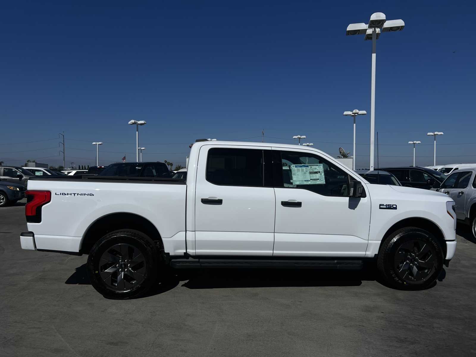 2024 Ford F-150 Lightning XLT 4WD SuperCrew 5.5 Box