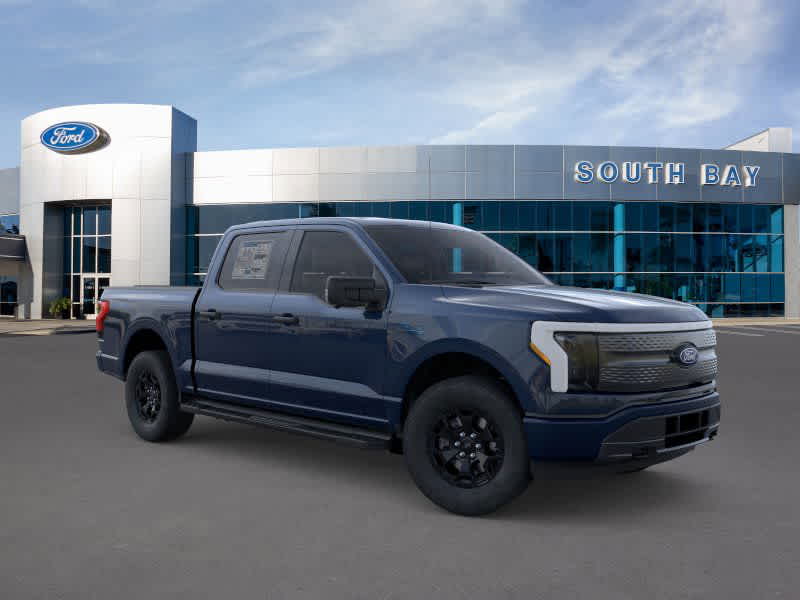 2025 Ford F-150 Lightning XLT photo 7