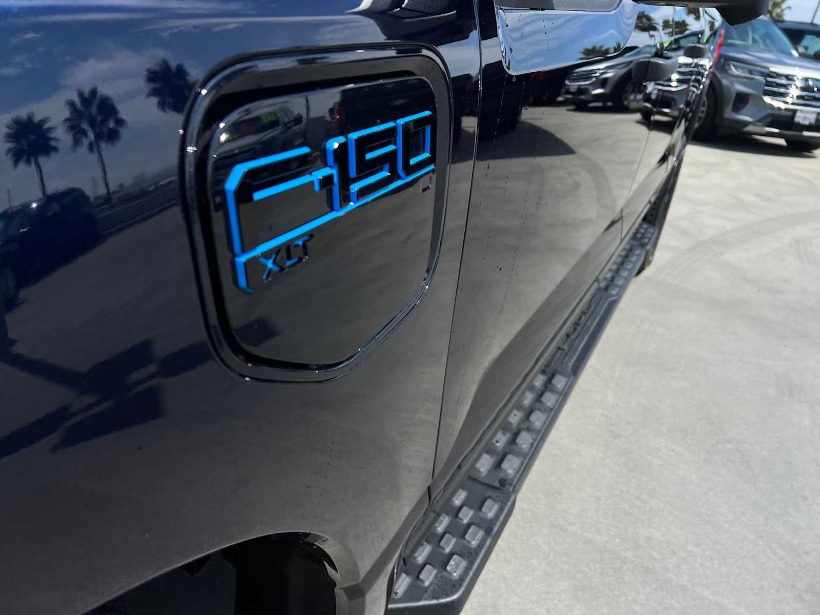 2025 Ford F-150 Lightning XLT photo 32