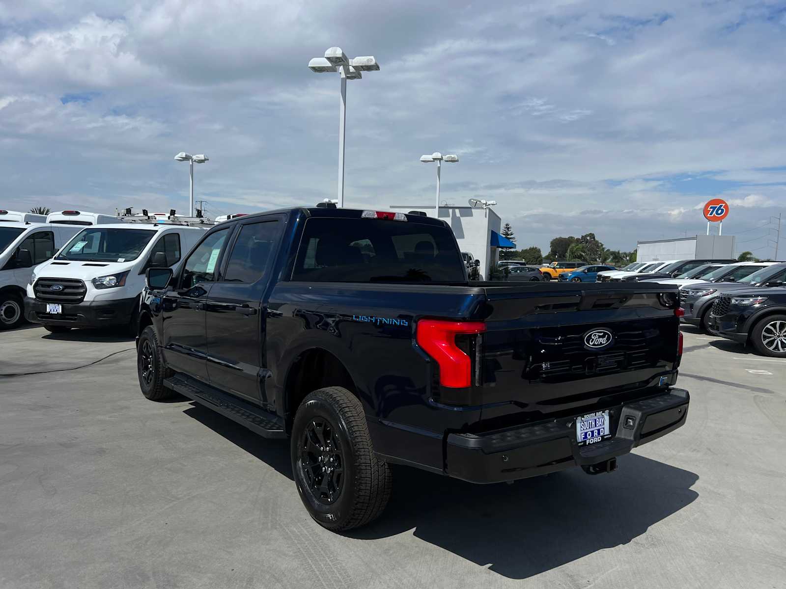 2025 Ford F-150 Lightning XLT photo 25