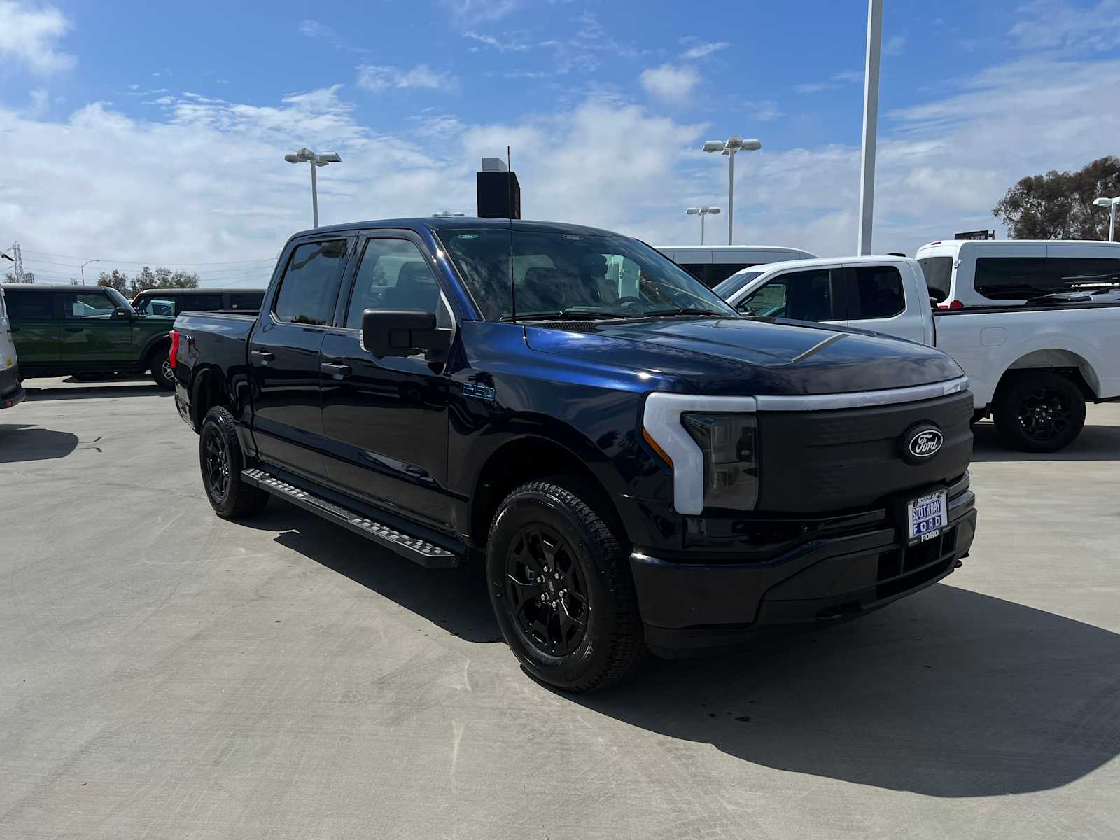 2025 Ford F-150 Lightning XLT photo 34