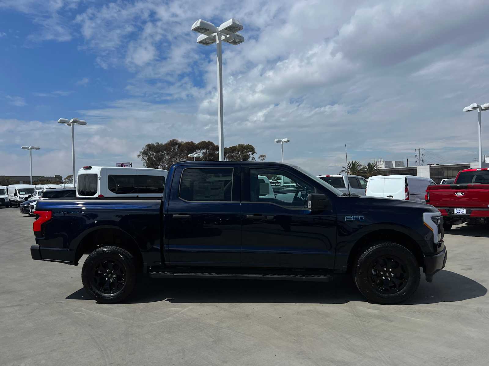 2025 Ford F-150 Lightning XLT photo 28