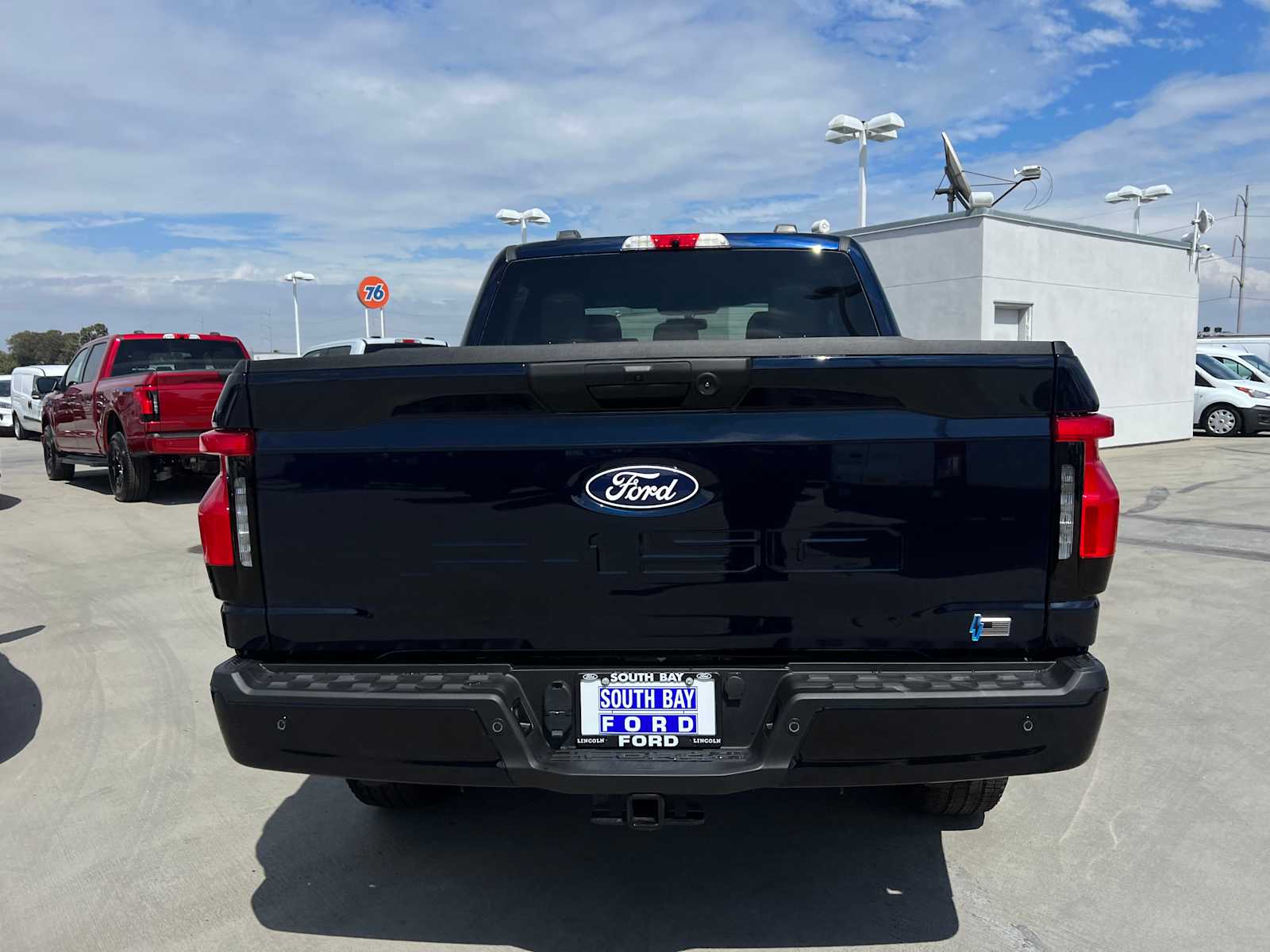 2025 Ford F-150 Lightning XLT photo 26