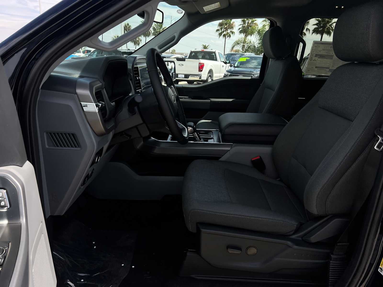 2025 Ford F-150 Lightning XLT photo 40