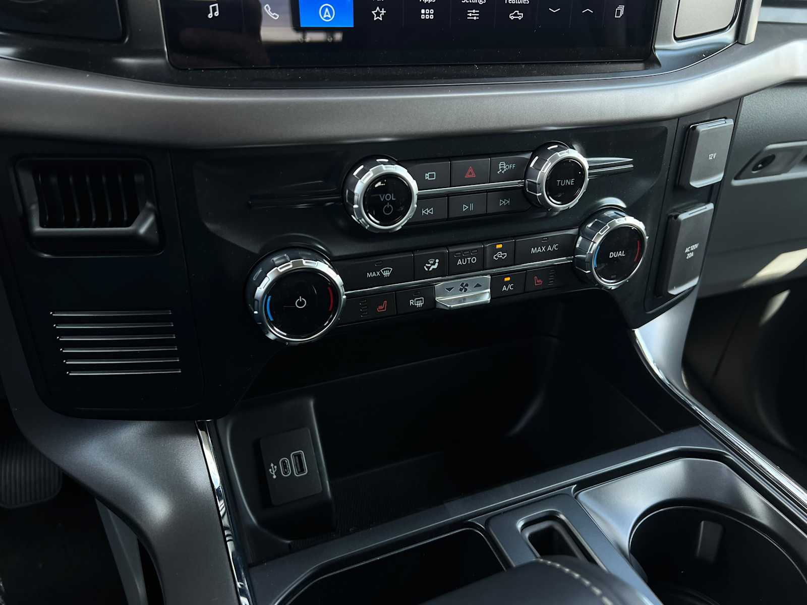 2025 Ford F-150 Lightning XLT photo 46