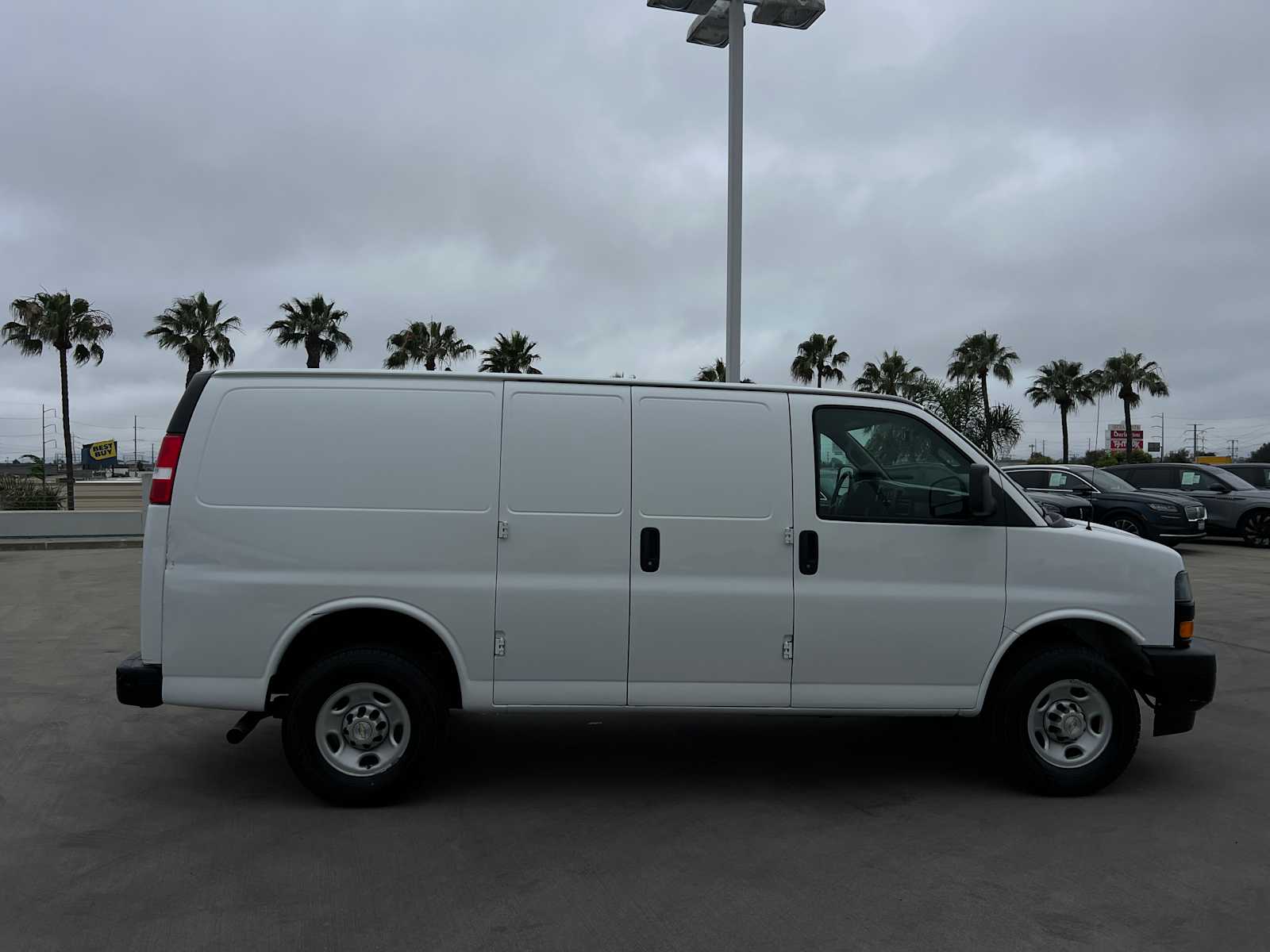 2022 Chevrolet Express 