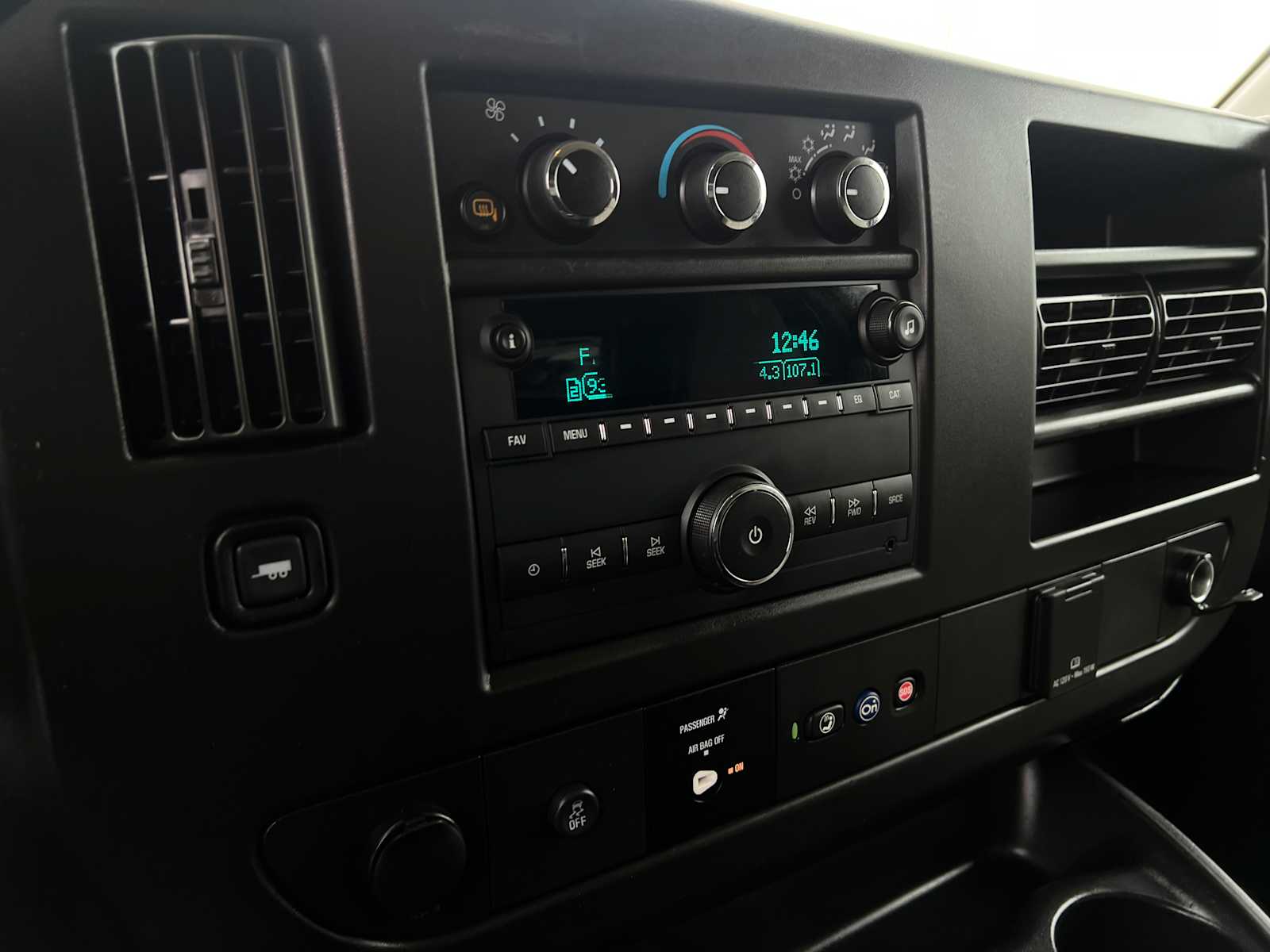2022 Chevrolet Express 