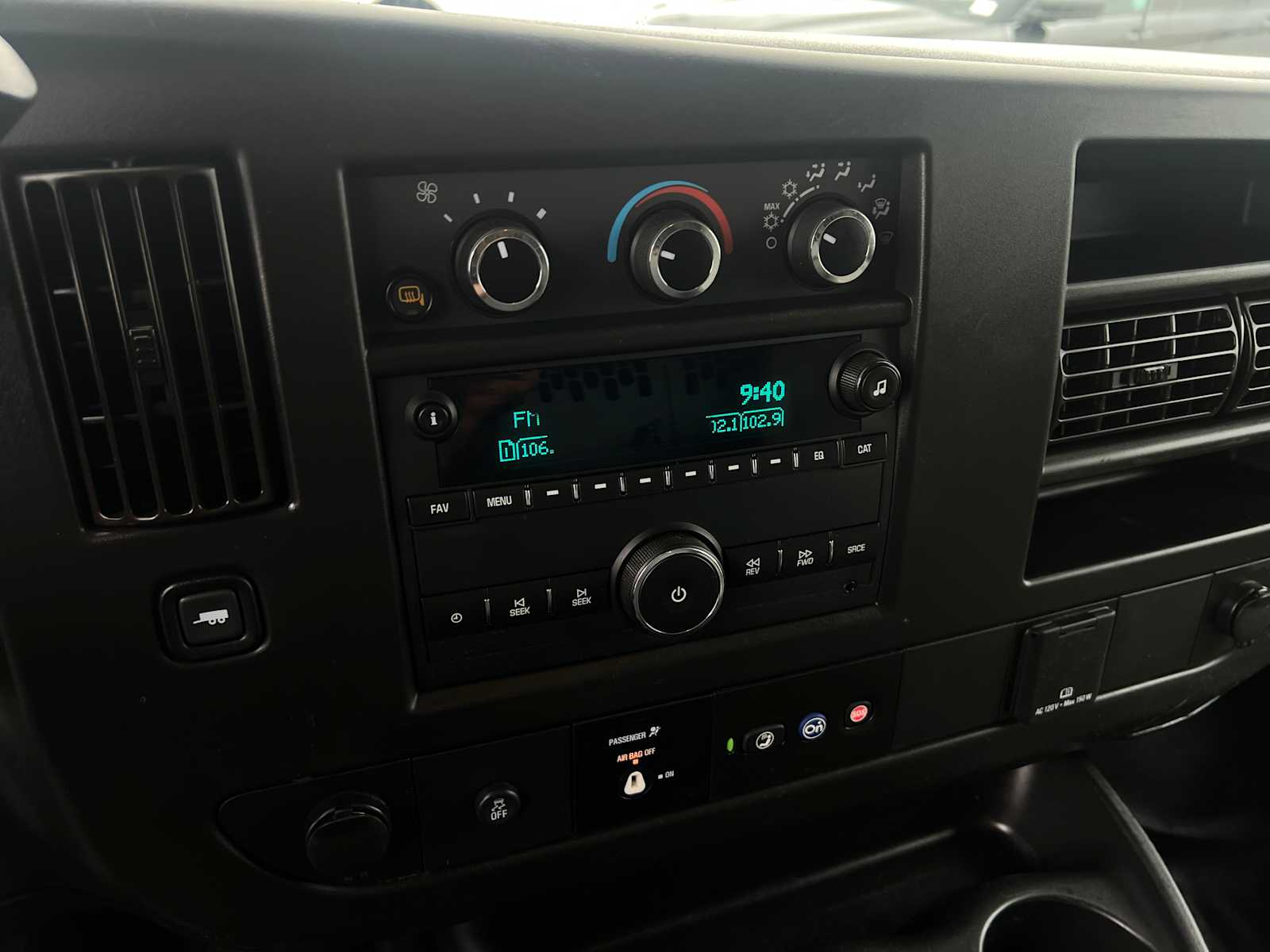 2022 Chevrolet Express 