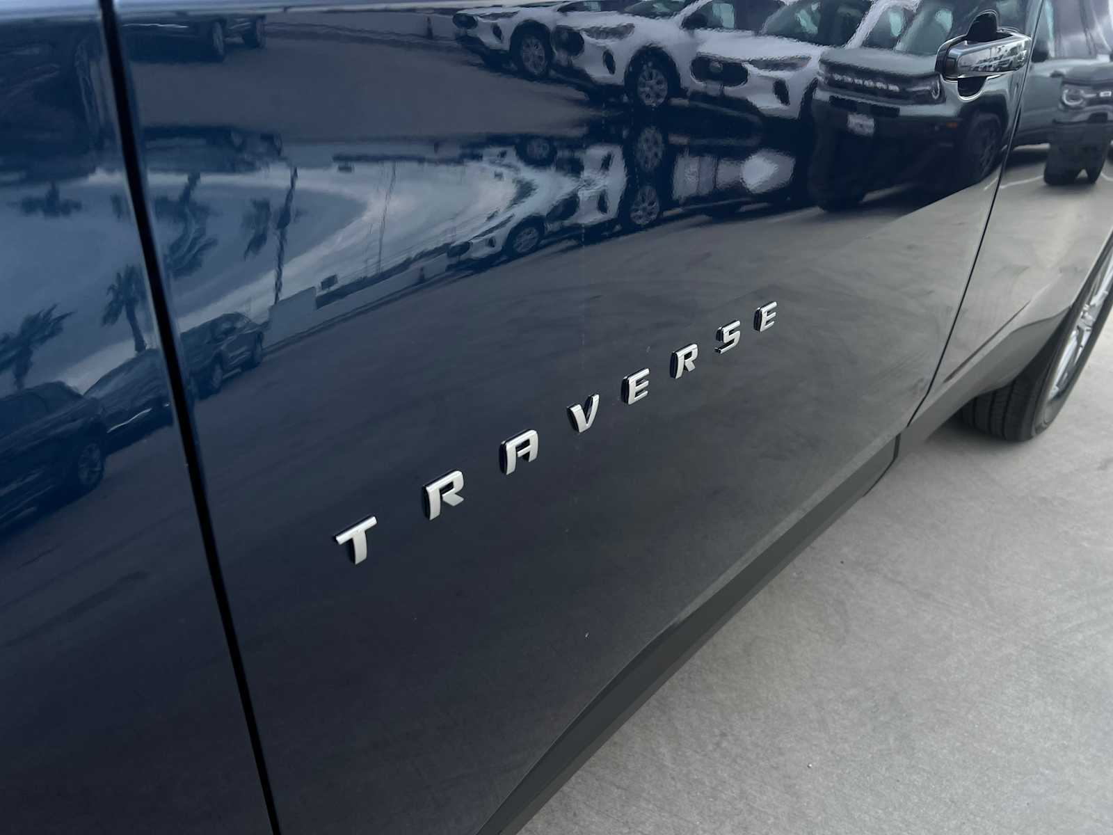 2023 Chevrolet Traverse LT Cloth