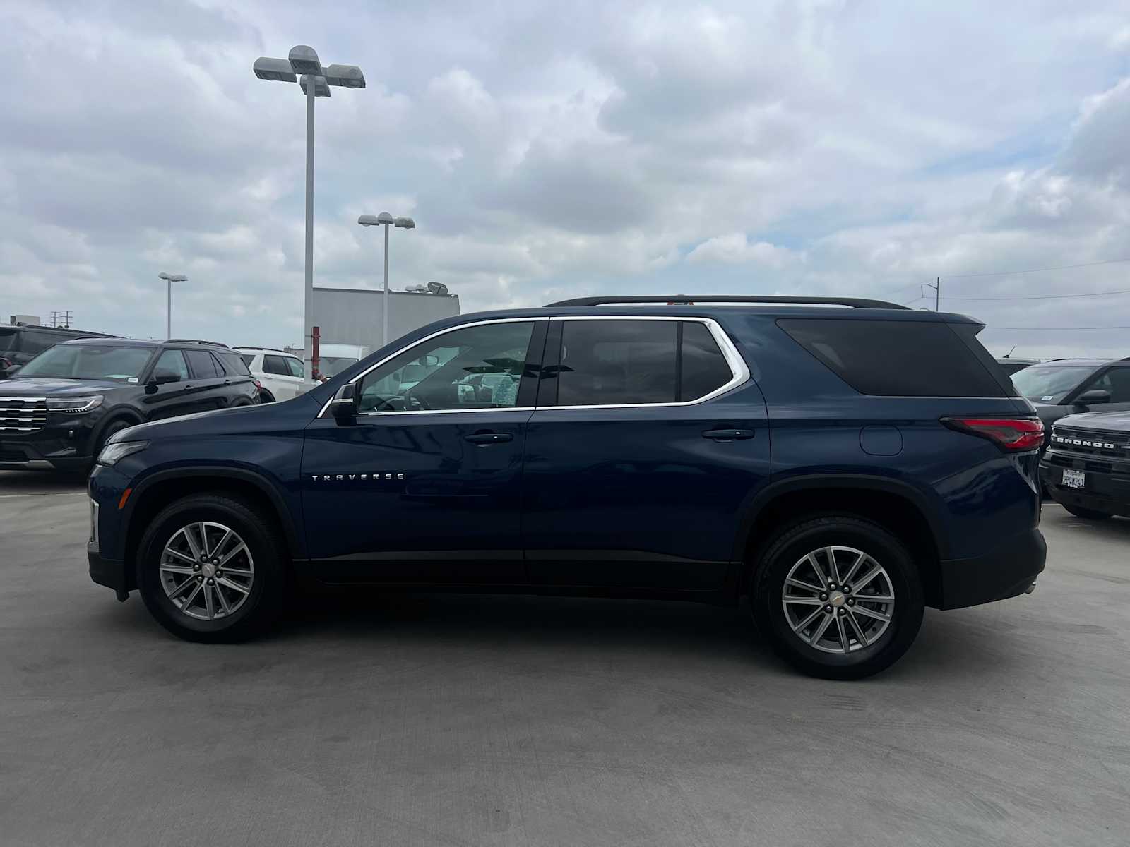 2023 Chevrolet Traverse LT Cloth