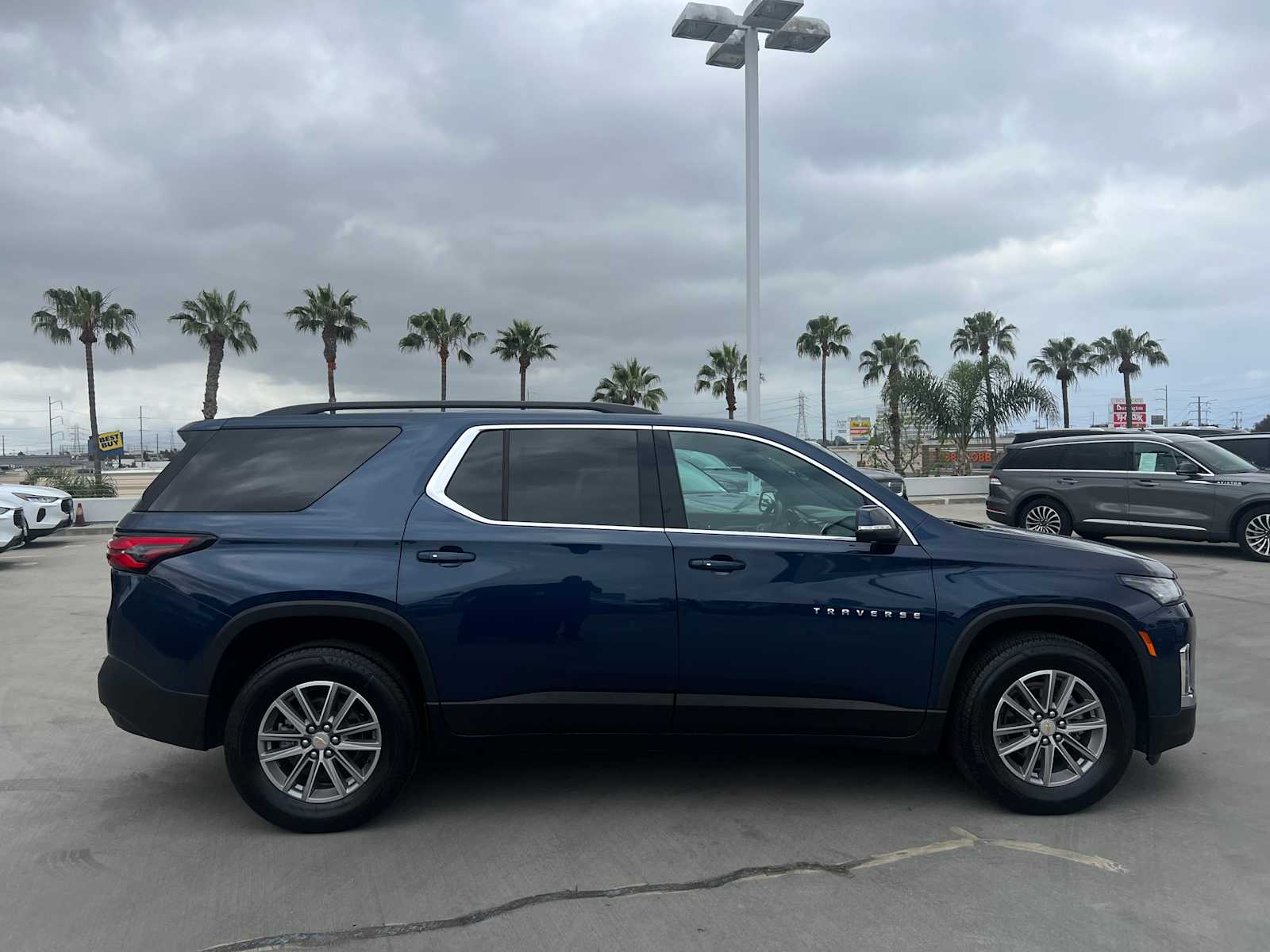 2023 Chevrolet Traverse LT Cloth