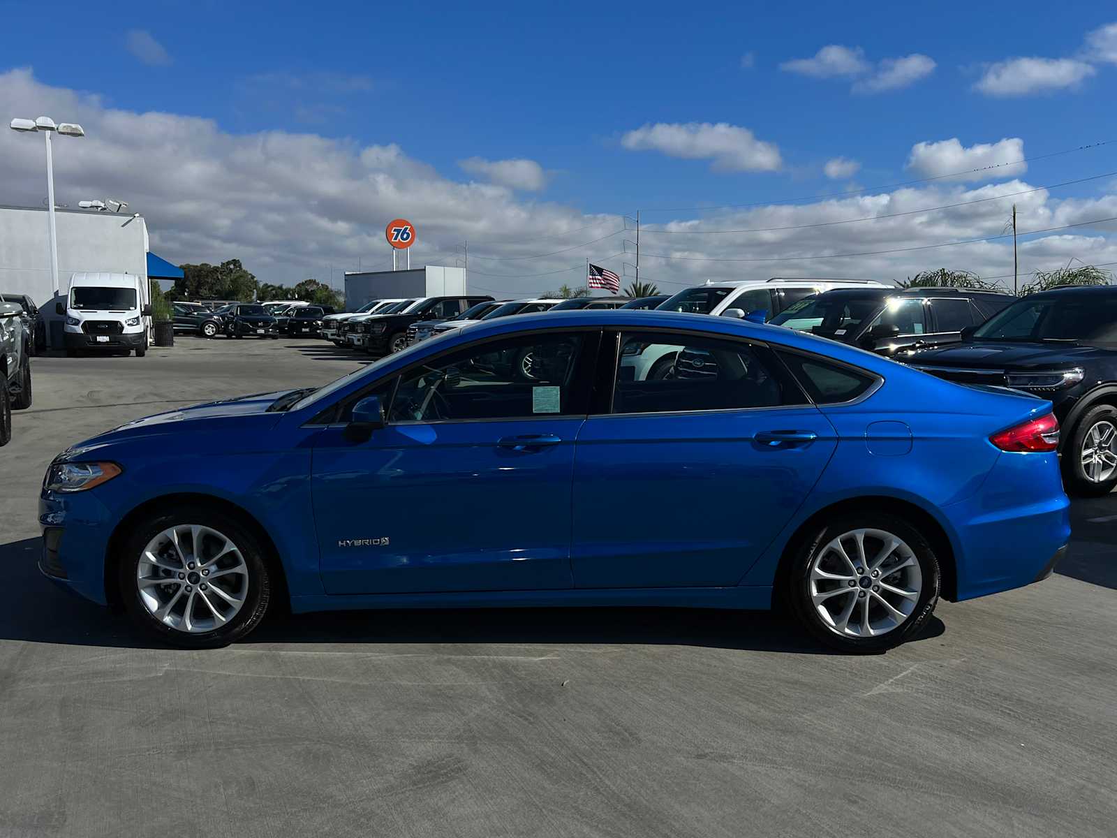 2019 Ford Fusion Hybrid SE photo 2