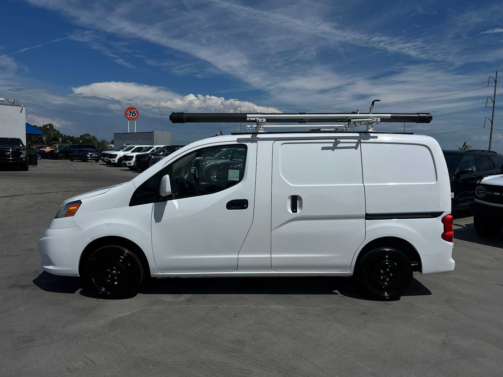 2019 Nissan NV200 SV photo 2