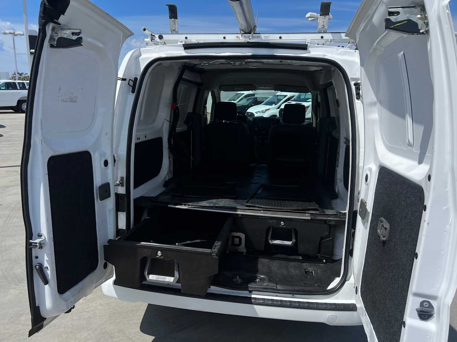2019 Nissan NV200 SV photo 8