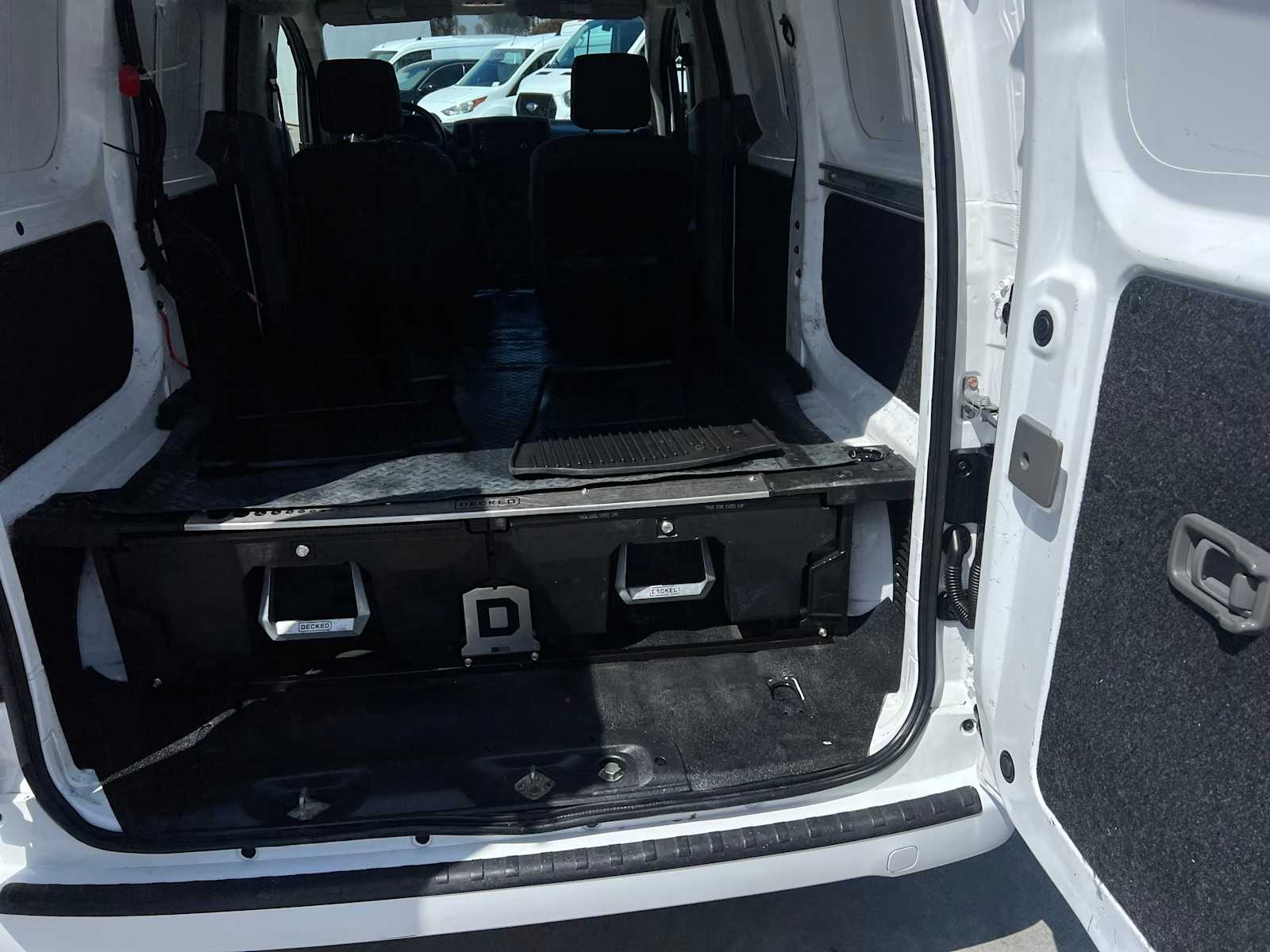 2019 Nissan NV200 SV photo 9