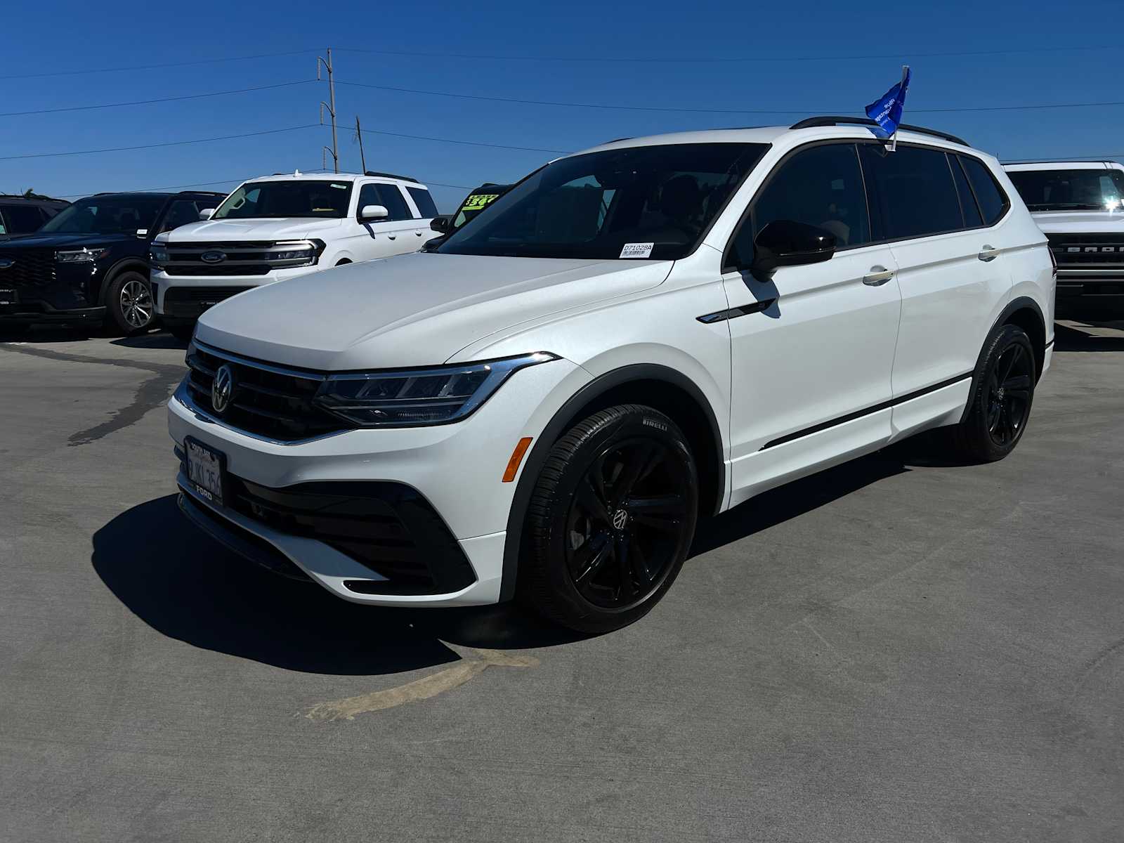 2023 Volkswagen Tiguan SE R-LINE BLACK