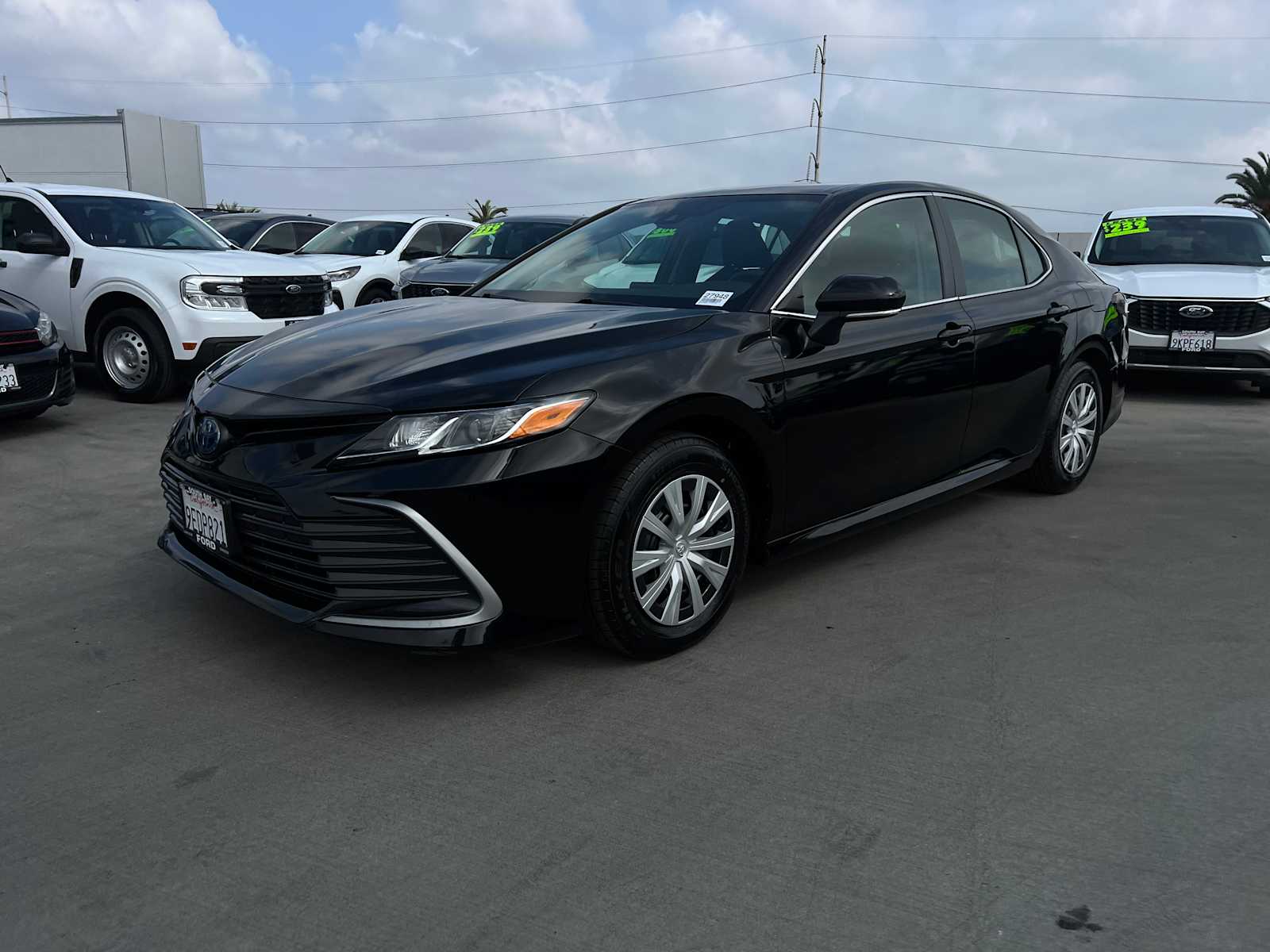 2022 Toyota Camry Hybrid LE