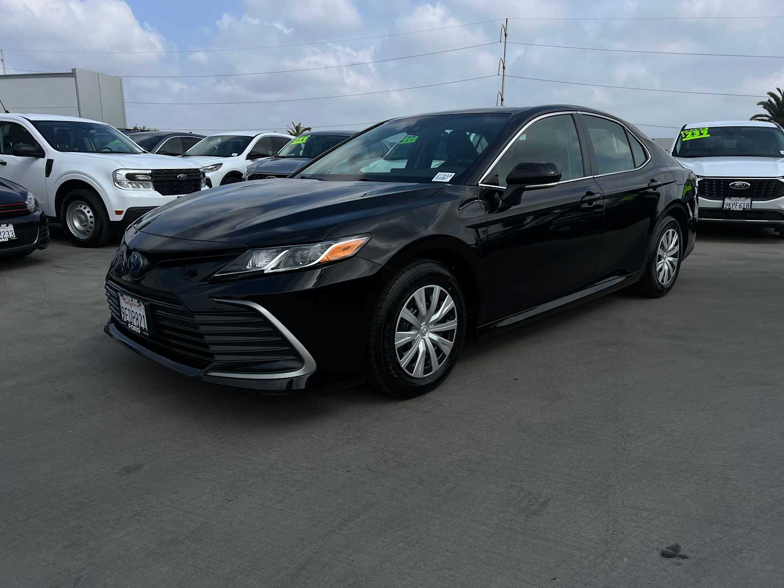 2022 Toyota Camry Hybrid LE