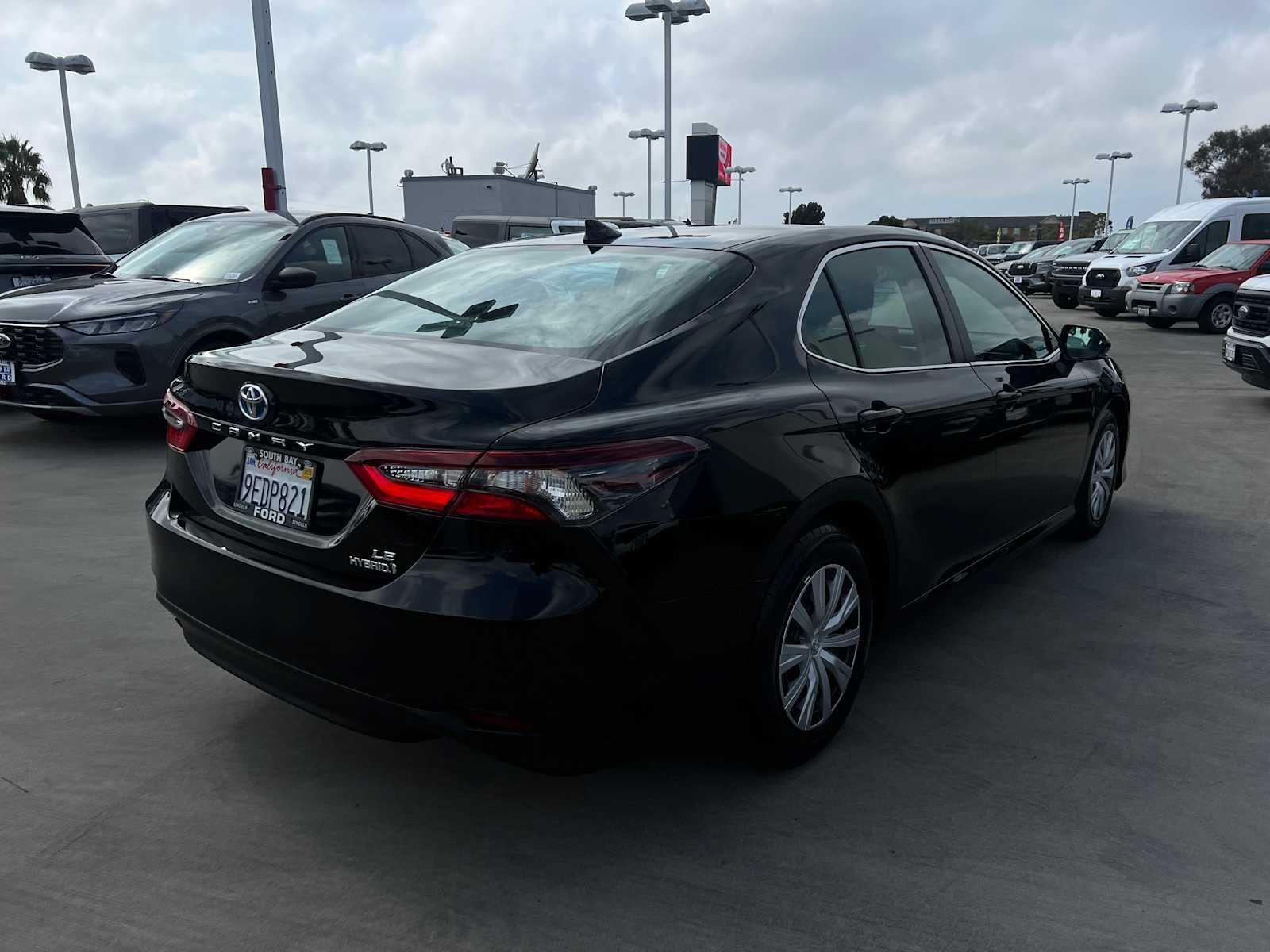 2022 Toyota Camry Hybrid LE