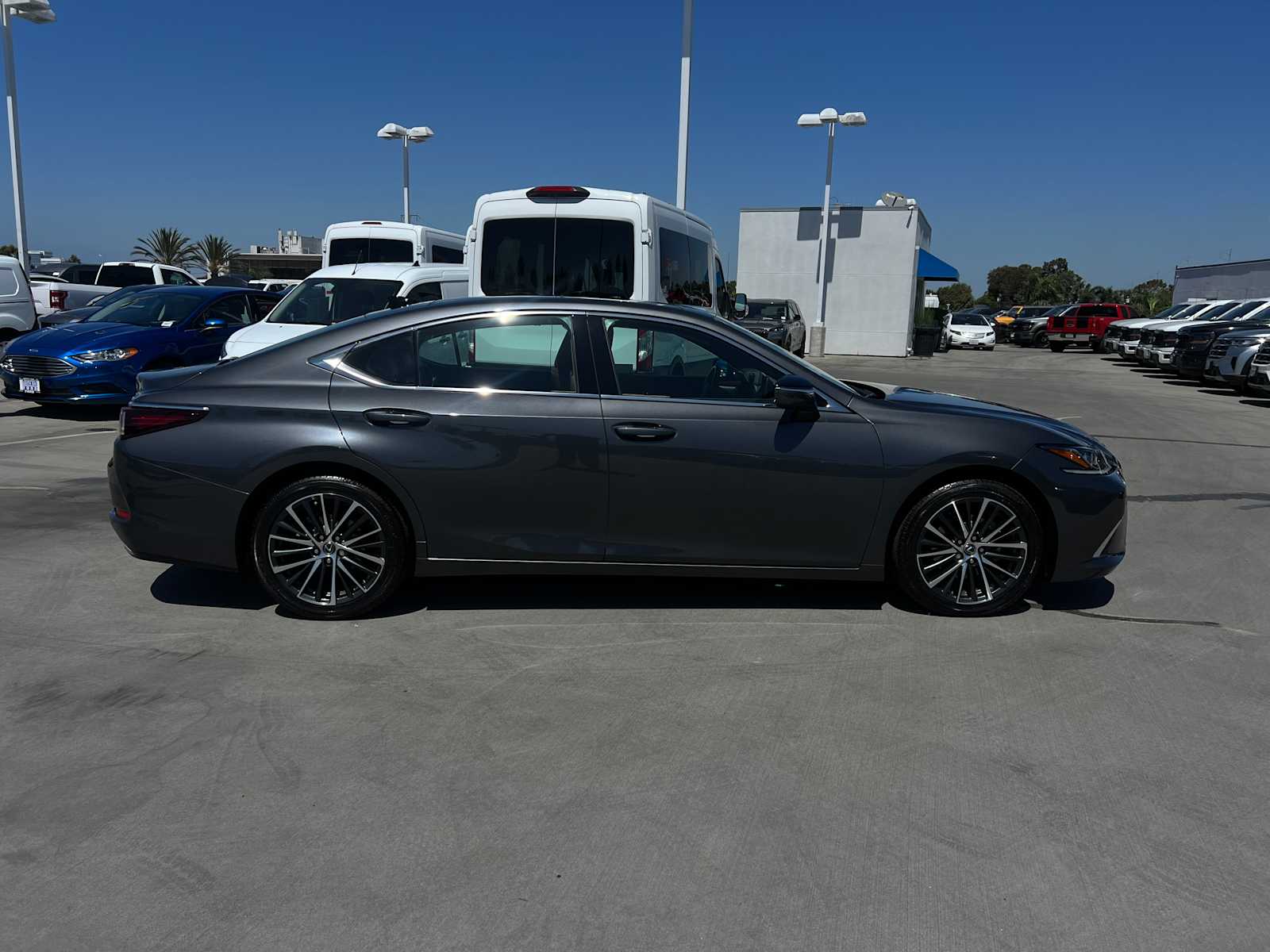 2023 Lexus ES 