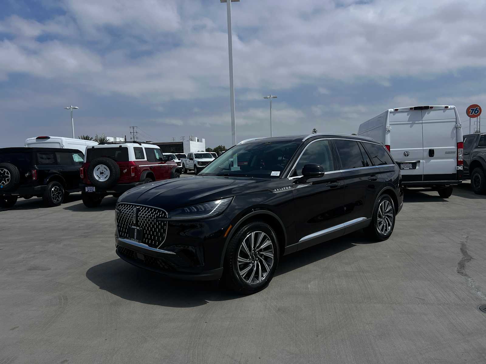 Infinite Black Metallic Clearcoat 2026 Lincoln Aviator SUV / Crossover Rear-Wheel Drive Automatic