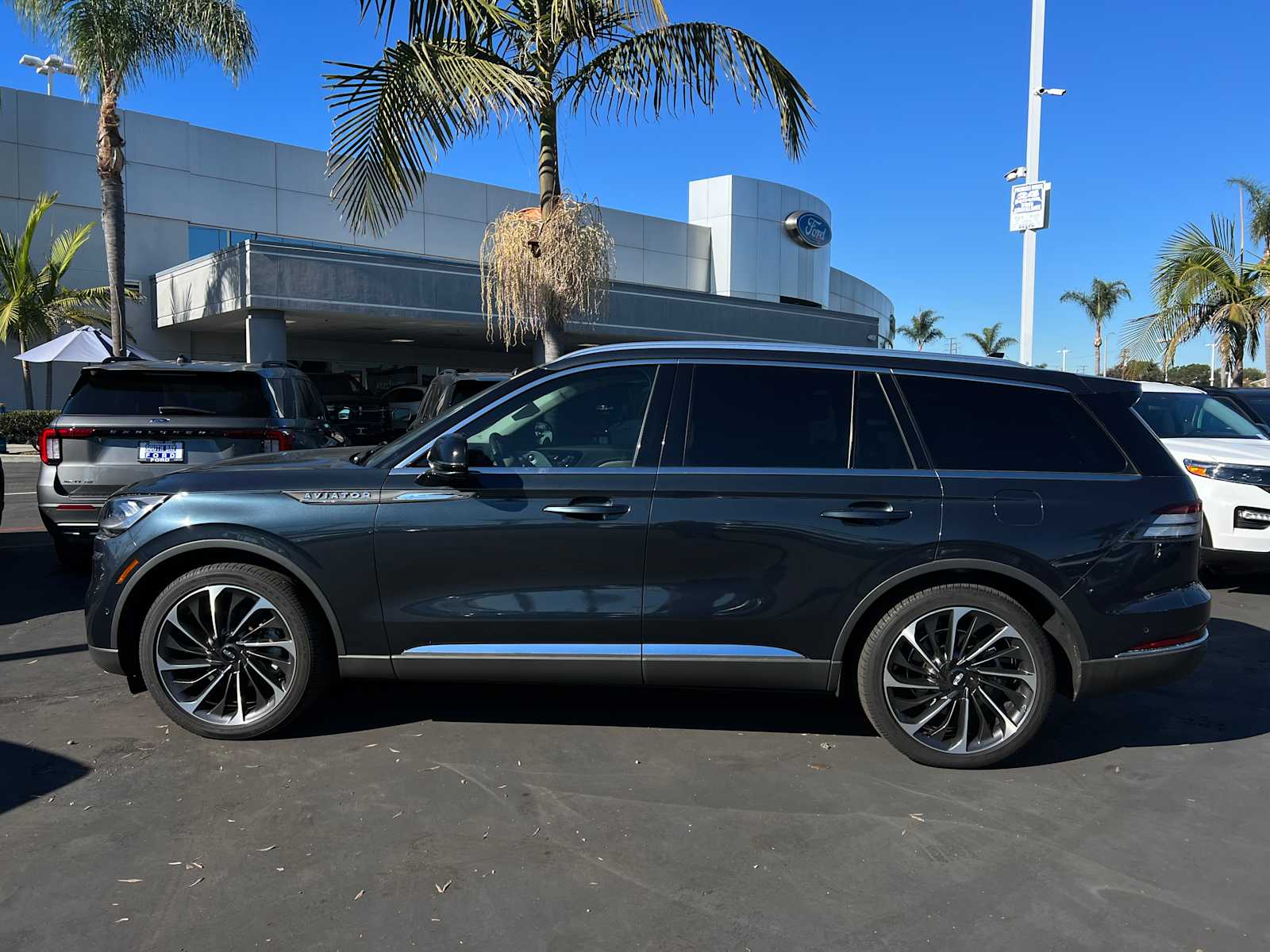 2023 Lincoln Aviator Reserve's photo