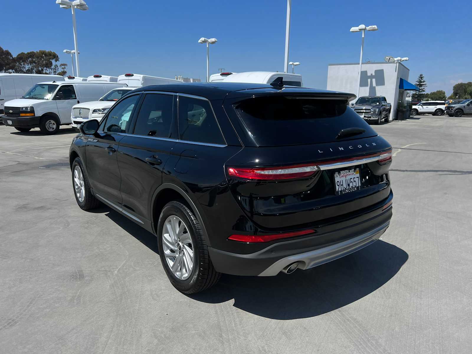 2023 Lincoln Corsair Standard photo 3