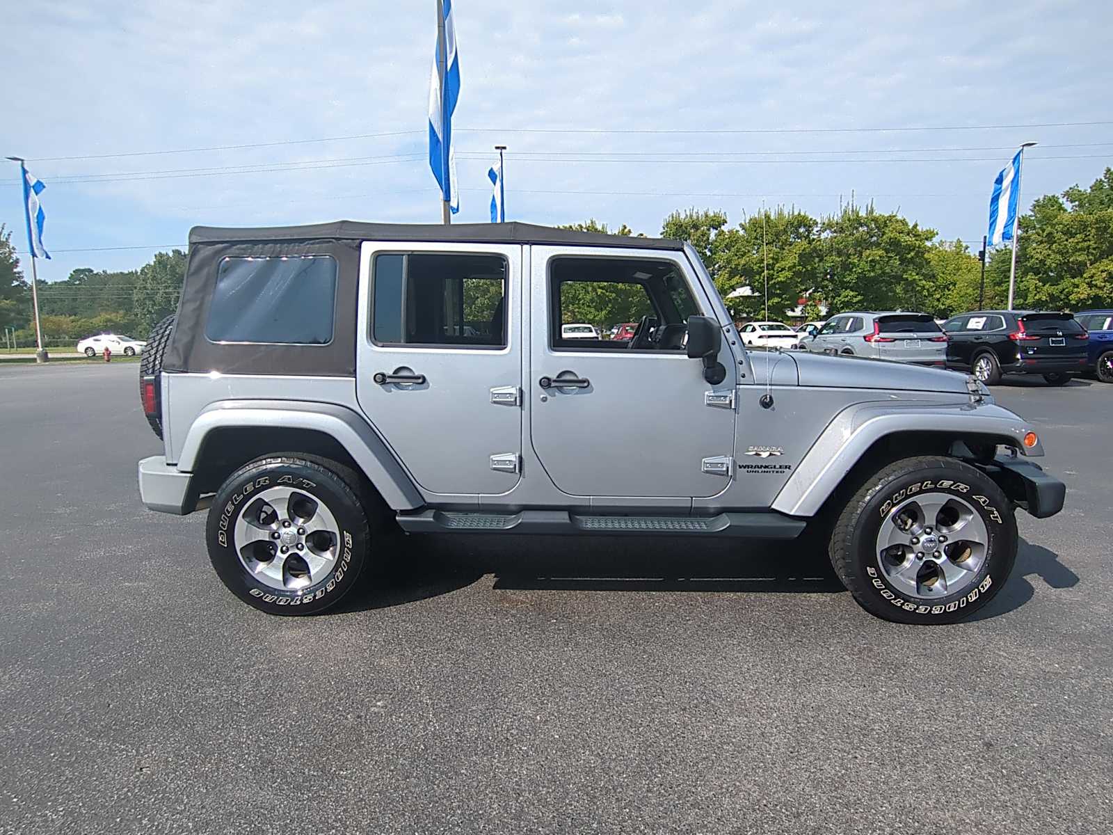 2016 Jeep Wrangler Unlimited Sahara 9