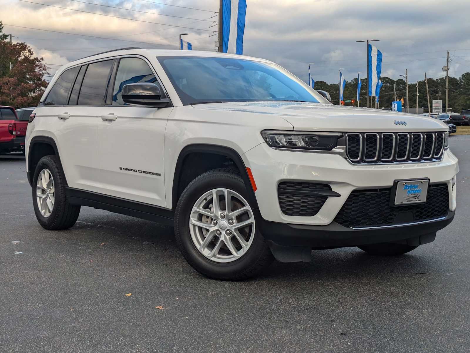 2023 Jeep Grand Cherokee Laredo 2