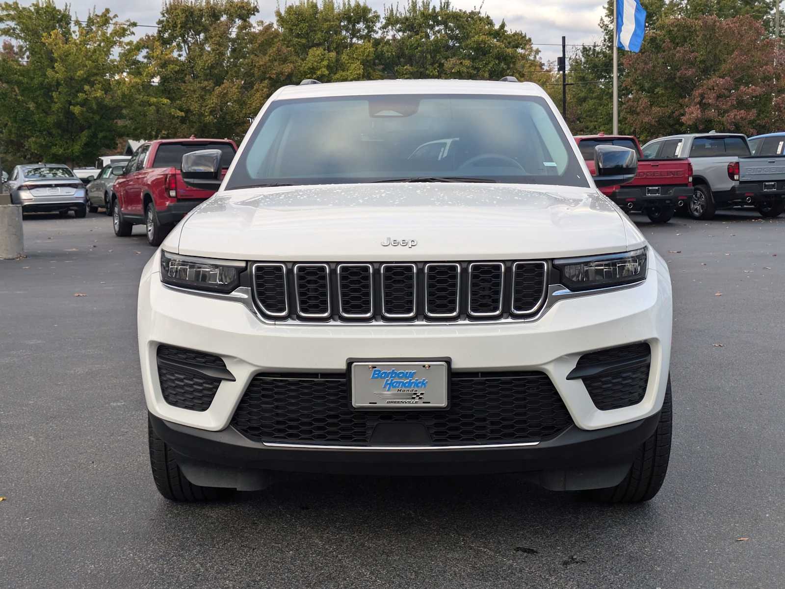 2023 Jeep Grand Cherokee Laredo 3